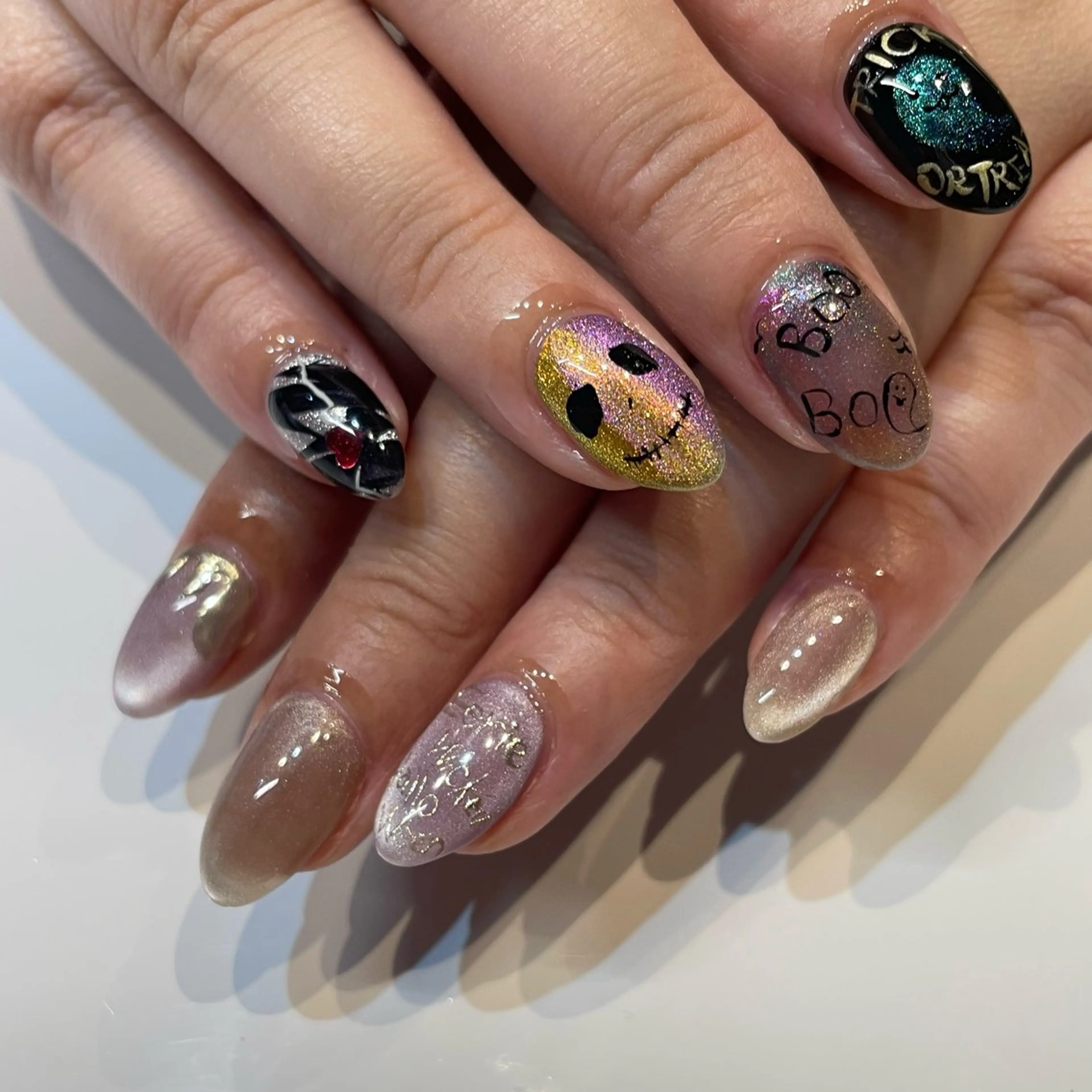 ネイル ジェルネイル ハロウィン キラキラネイル マグネットネイル ニュアンスネイル ハンドネイル 糀屋 彩奈のネイルデザイン