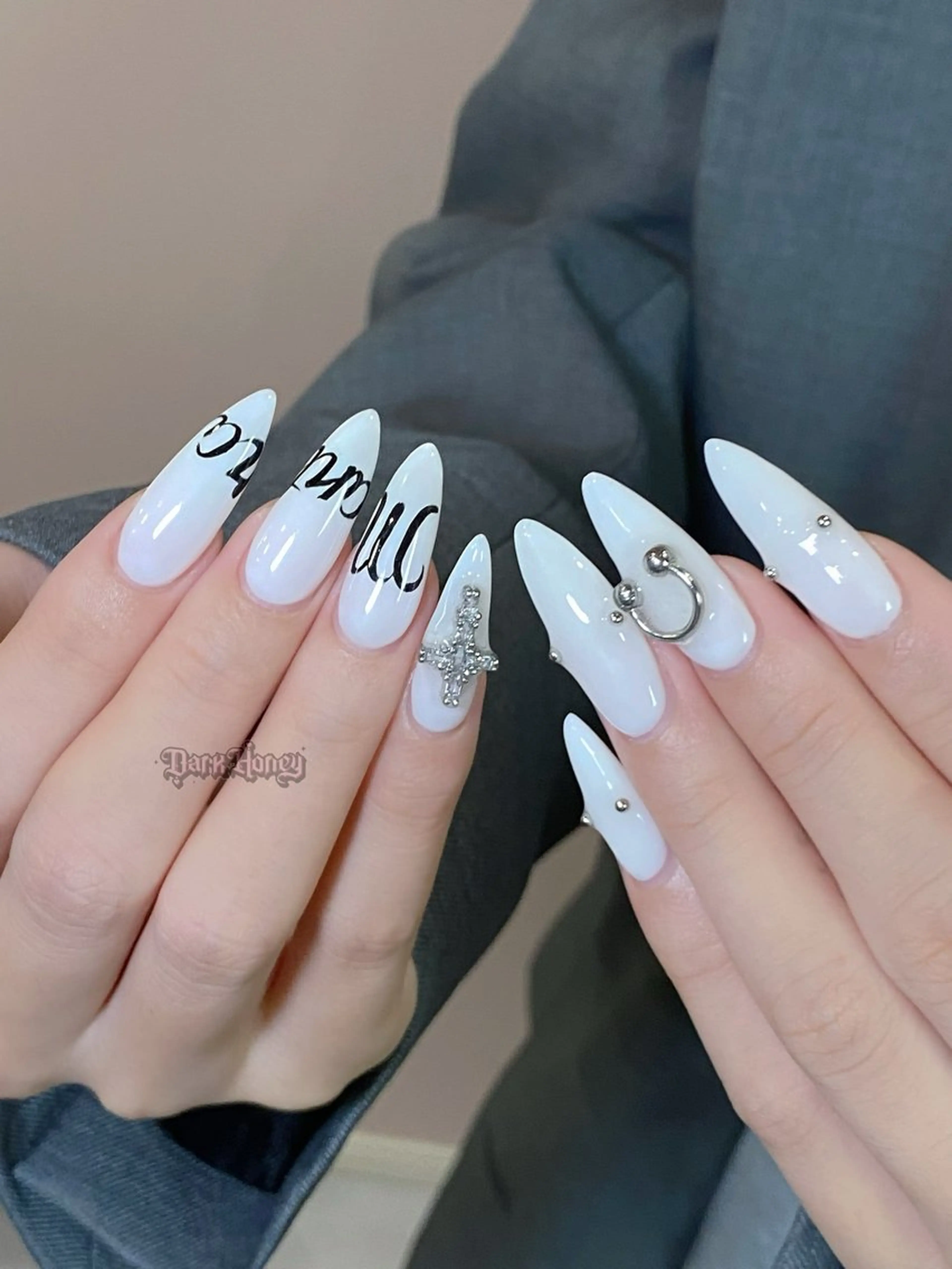 ネイル Dark honey スカルプ専門原宿店のネイルデザイン