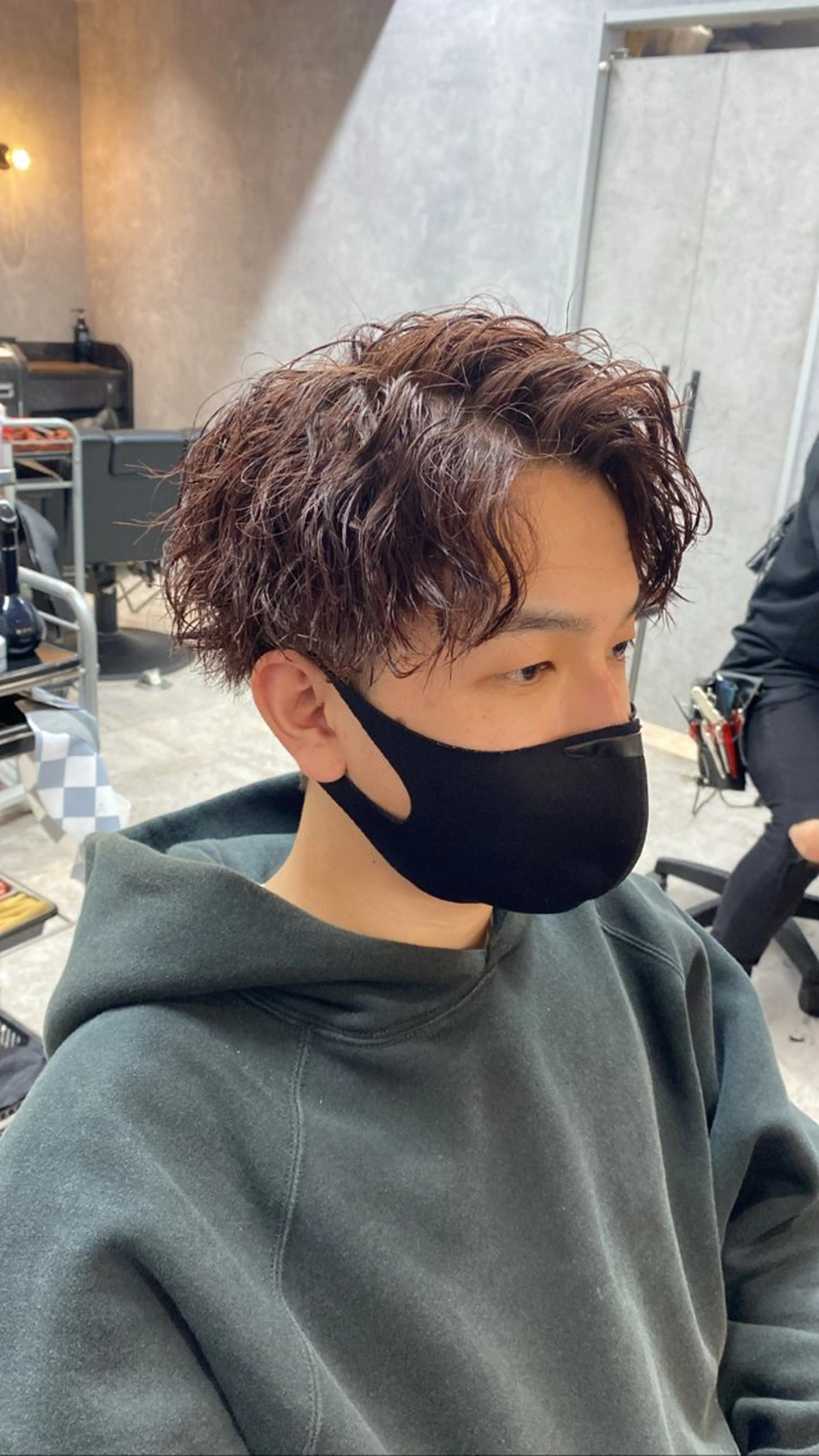 ショート パーマ メンズ センターパート メンズパーマ ツイストスパイラルパーマ 波巻きパーマ スパイラルパーマ ツイストスパイラル/ メンズ特化/中川誠也のヘアスタイル