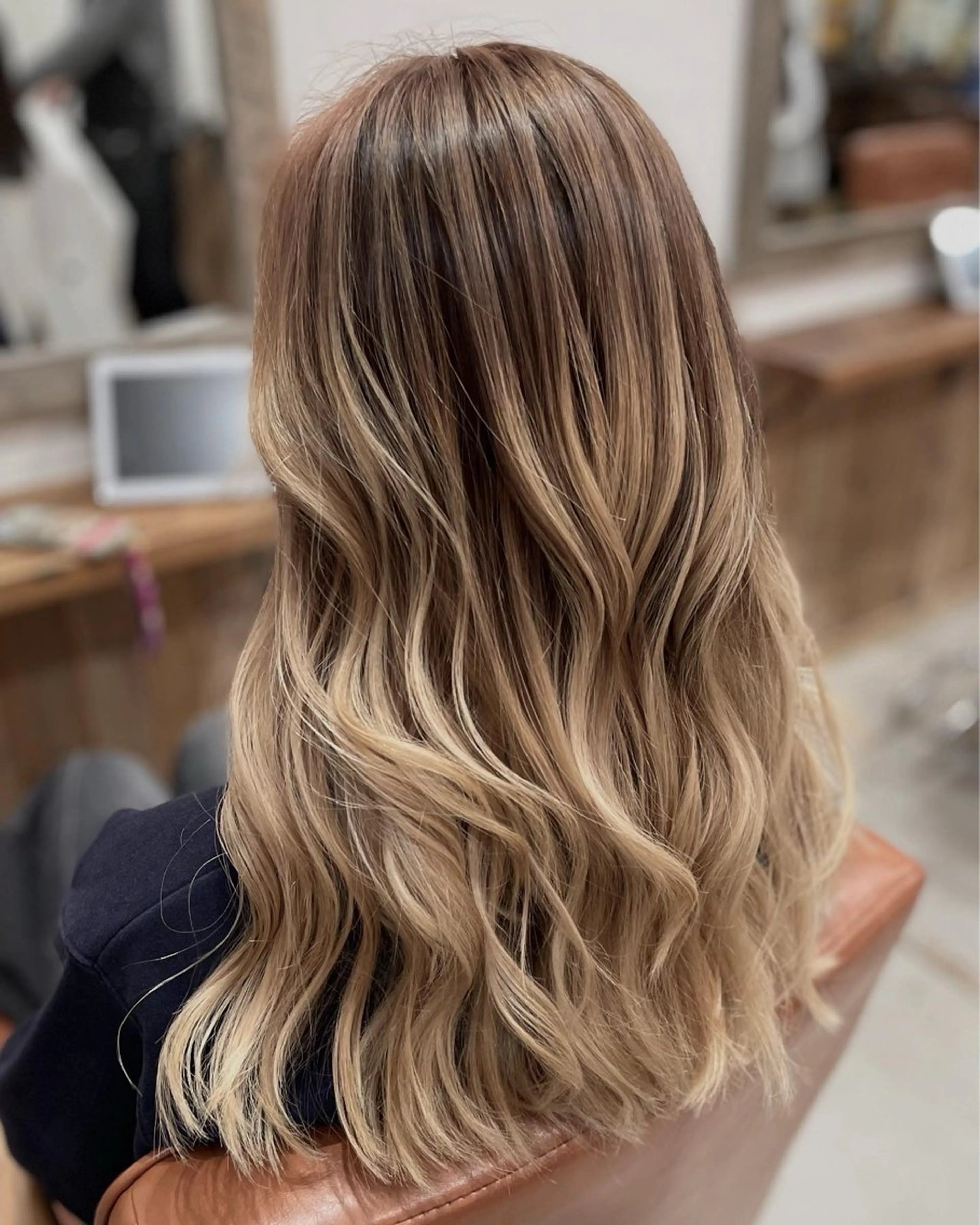 ロング カラー Kana .のヘアスタイル