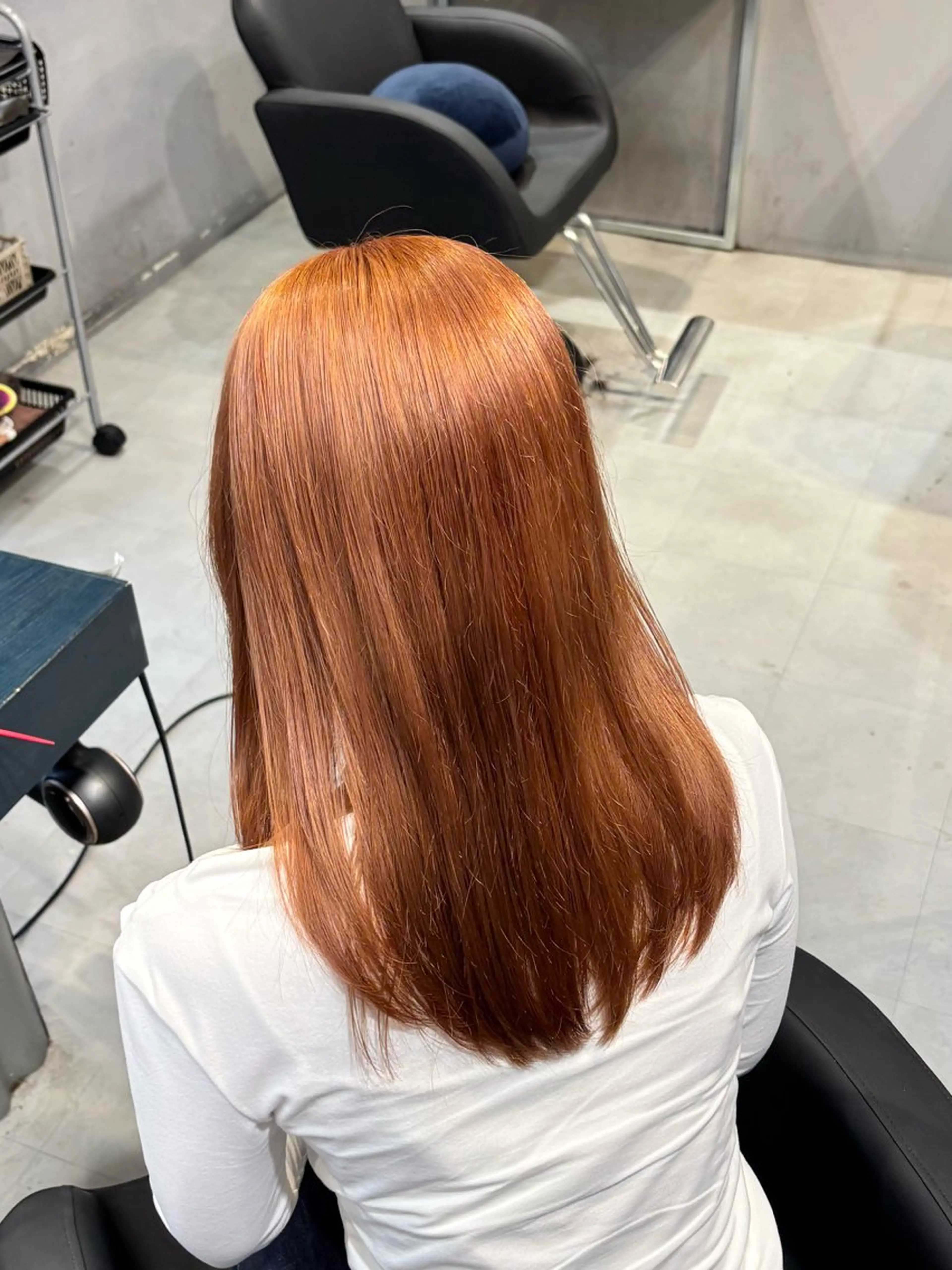 セミロング カラー カット ヘアカラー トリートメント 💎ハイトーン/艶 カラー モエカ💎のヘアスタイル