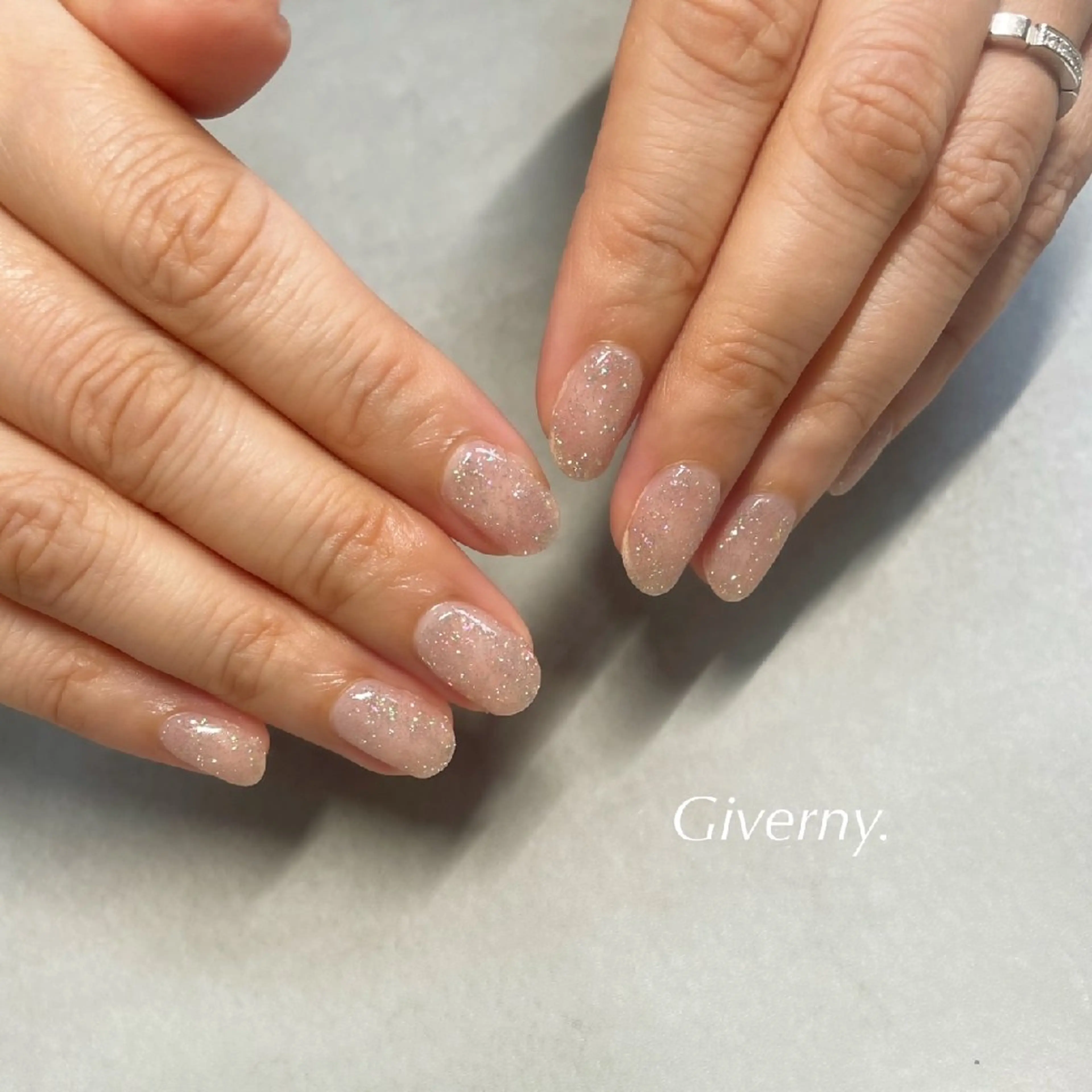 ネイル フラッシュネイル キラキラネイル 夏ネイル ハンドネイル Giverny .のネイルデザイン