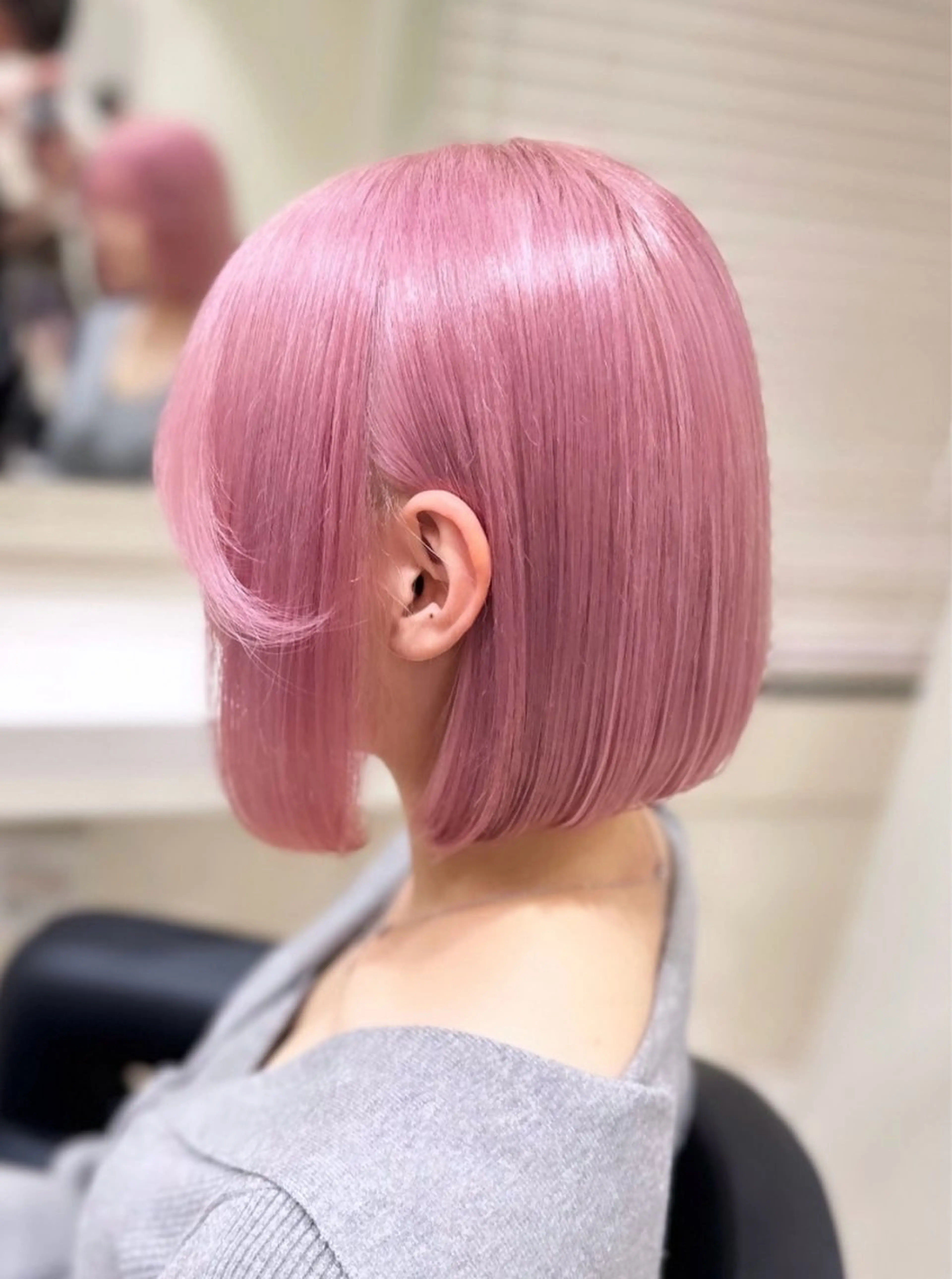 ミディアム カラー ヘアアレンジ カット ヘアカラー トリートメント 艶カラー/ハイトーン /レイヤーカットのヘアスタイル