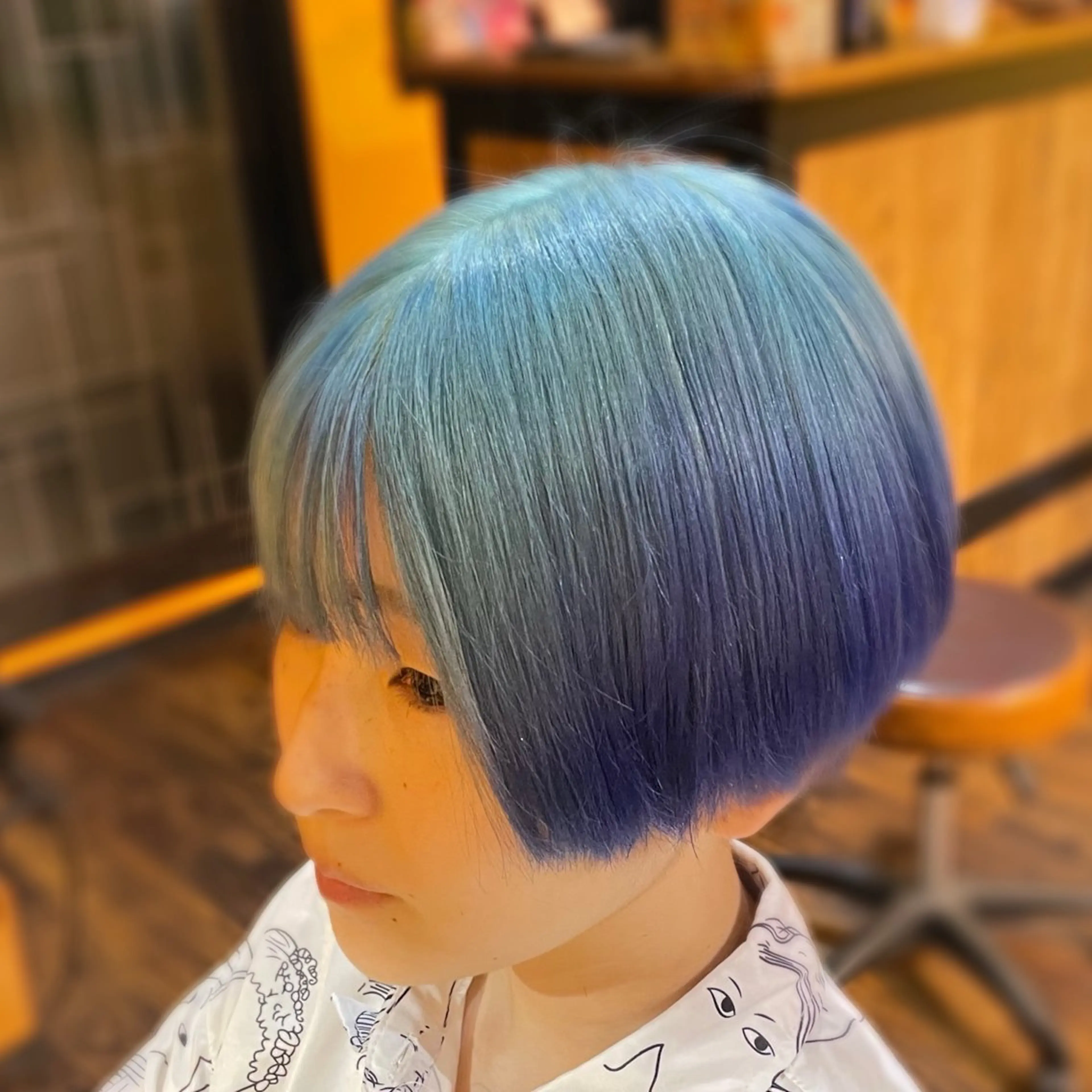 ショート カラー ヨシダ アズサのヘアスタイル