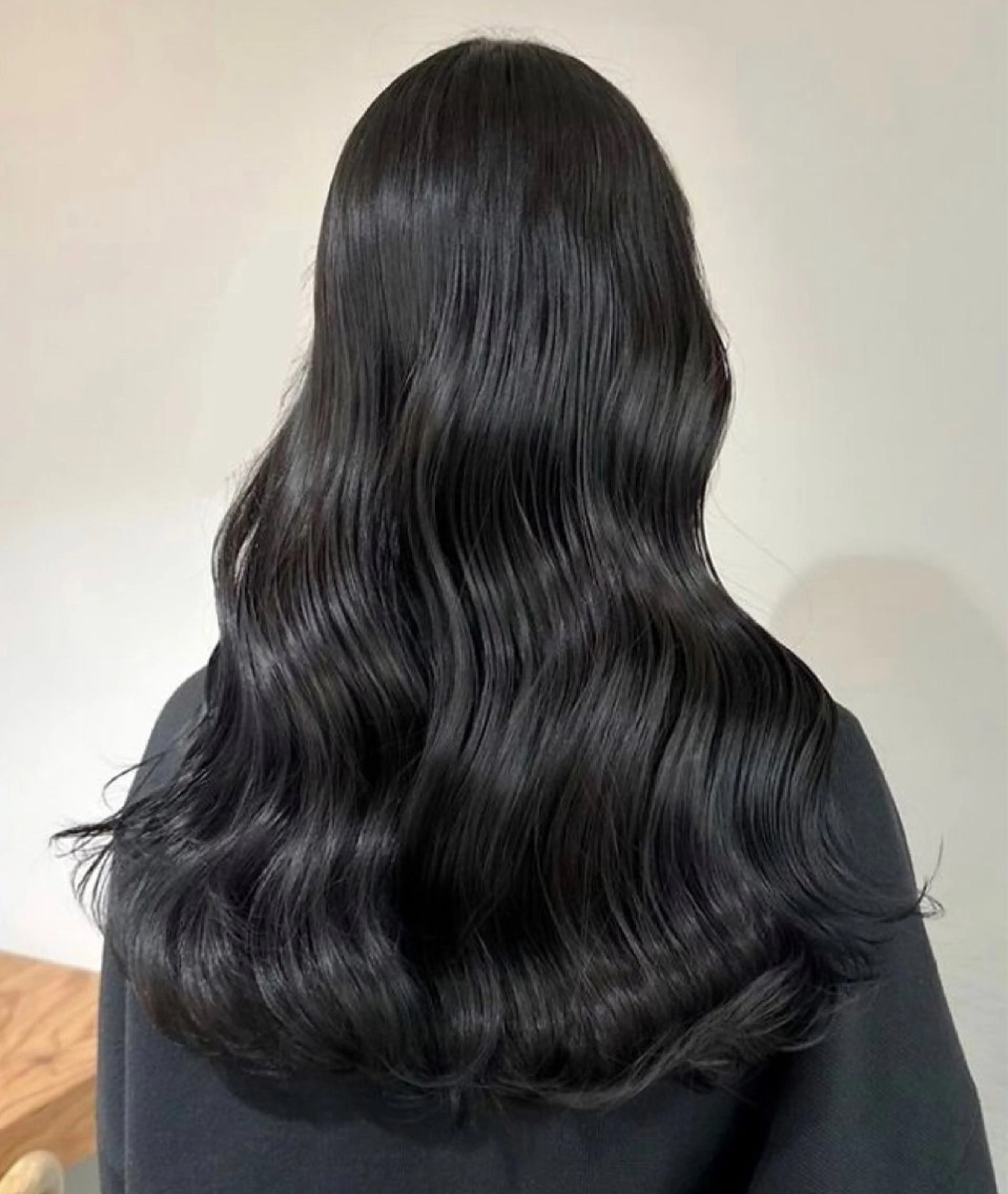 黒染めを使わない暗髪カラー✨【フェイクブラック、ブルーブラック】+艶トリートメントの写真