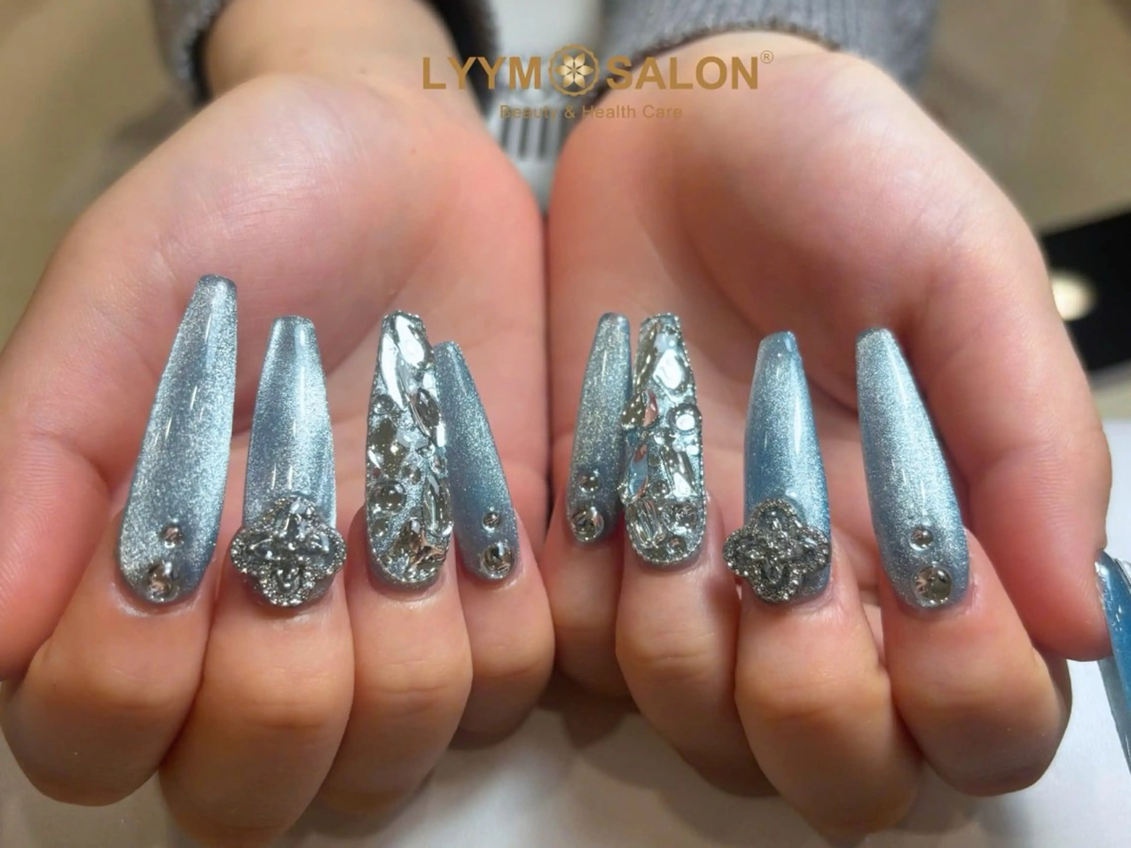 ネイル ブルー ゴージャス キラキラネイル 韓国ネイル ラメ(グリッター) ハンドネイル LYYM Salonのネイルデザイン