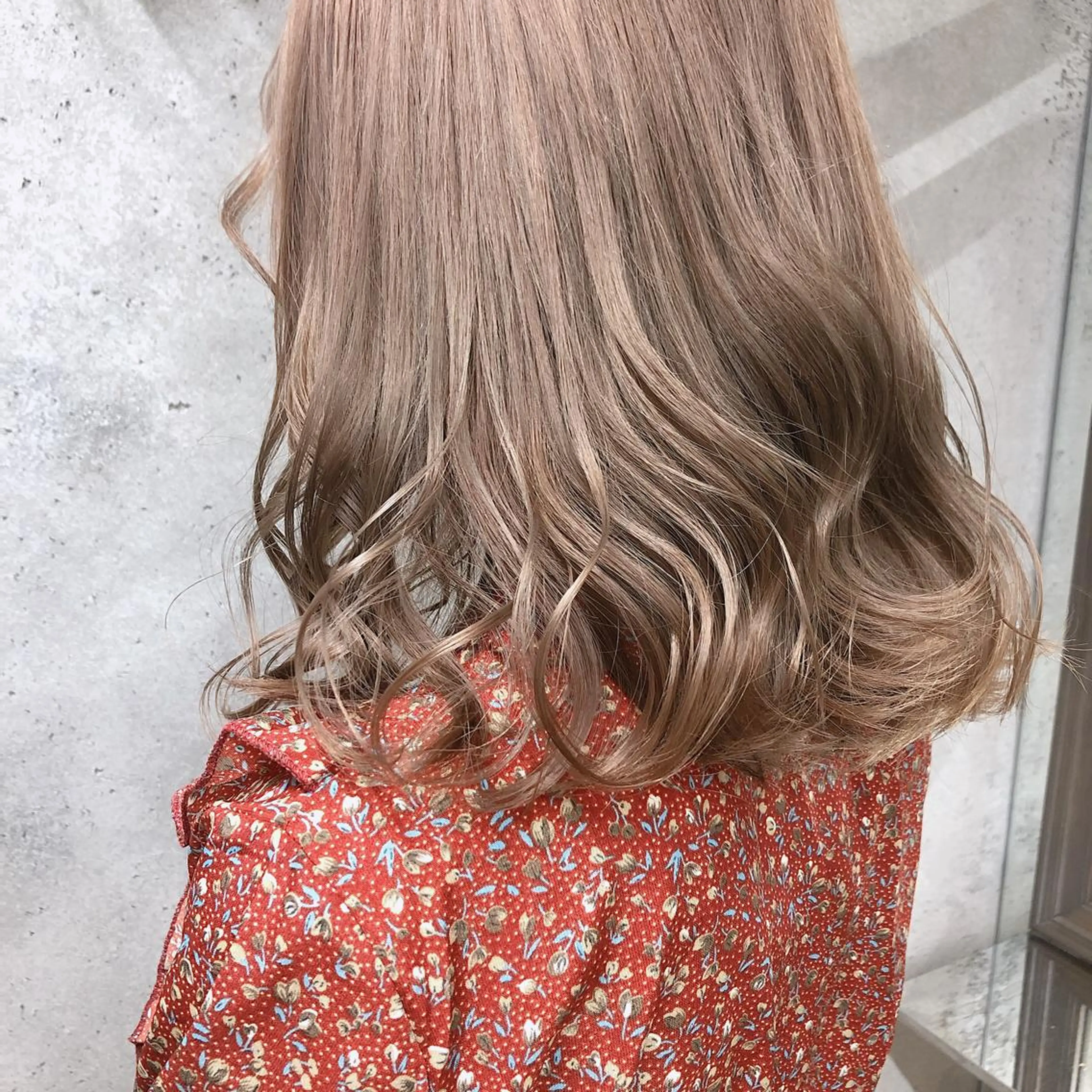 ロング カラー ベージュカラー オレンジ カット ヘアカラー トリートメント wakana 【ブリーチカラー】のヘアスタイル