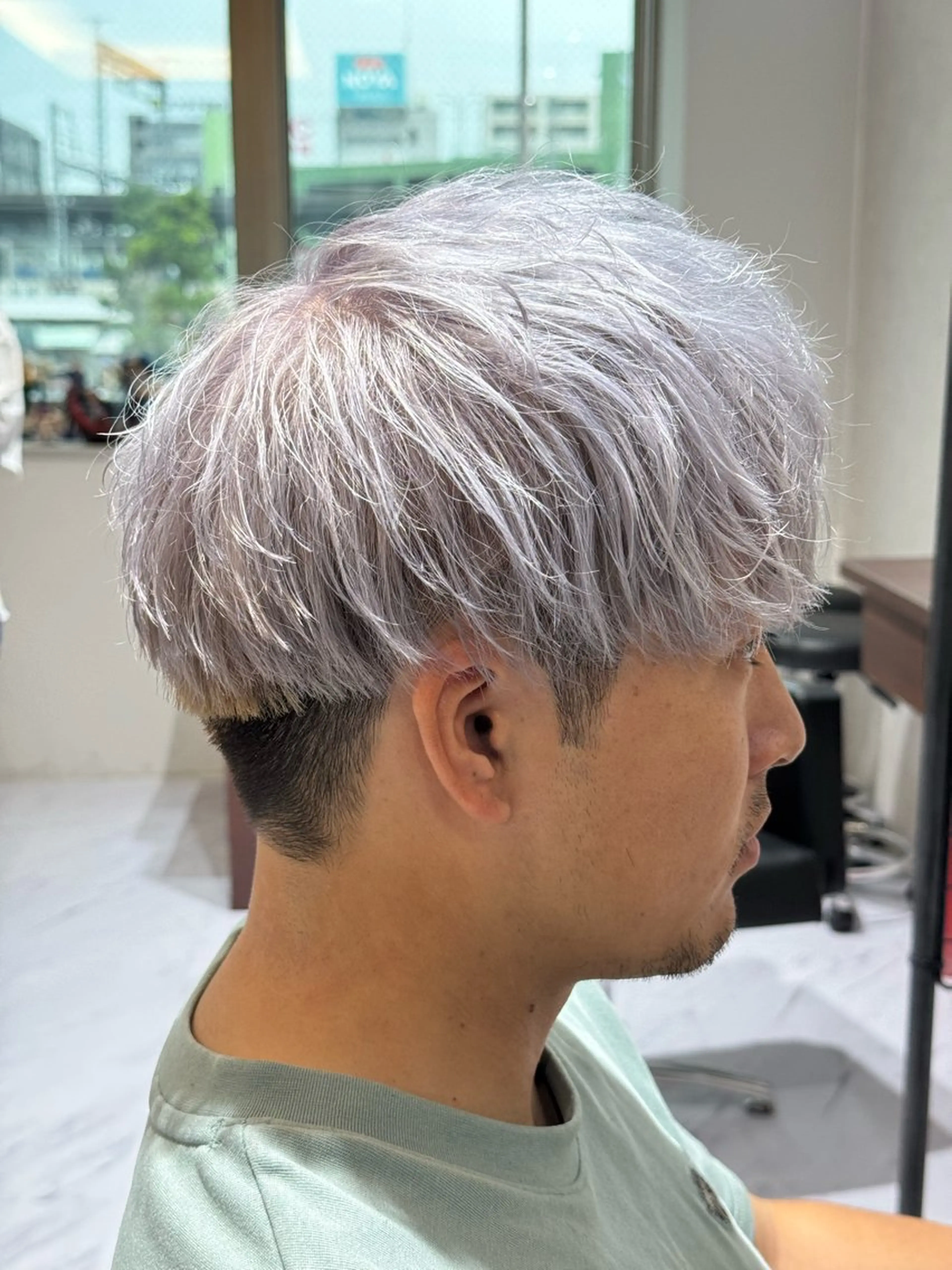 ショート カラー メンズ メンズブリーチ マッシュ ブリーチ シルバー ホワイトシルバー 東 拓己のヘアスタイル