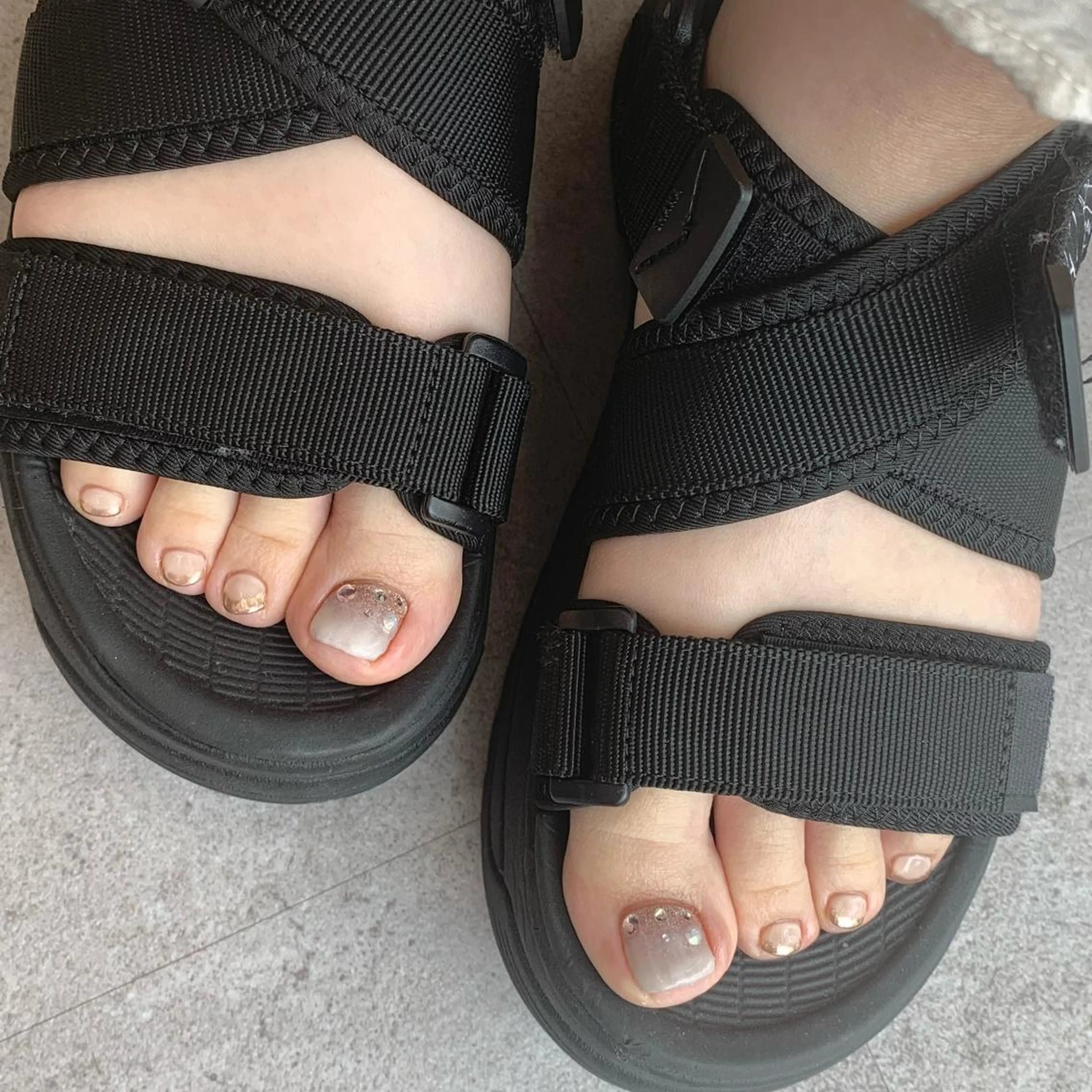 ネイル フットネイル マキノ ユイのネイルデザイン