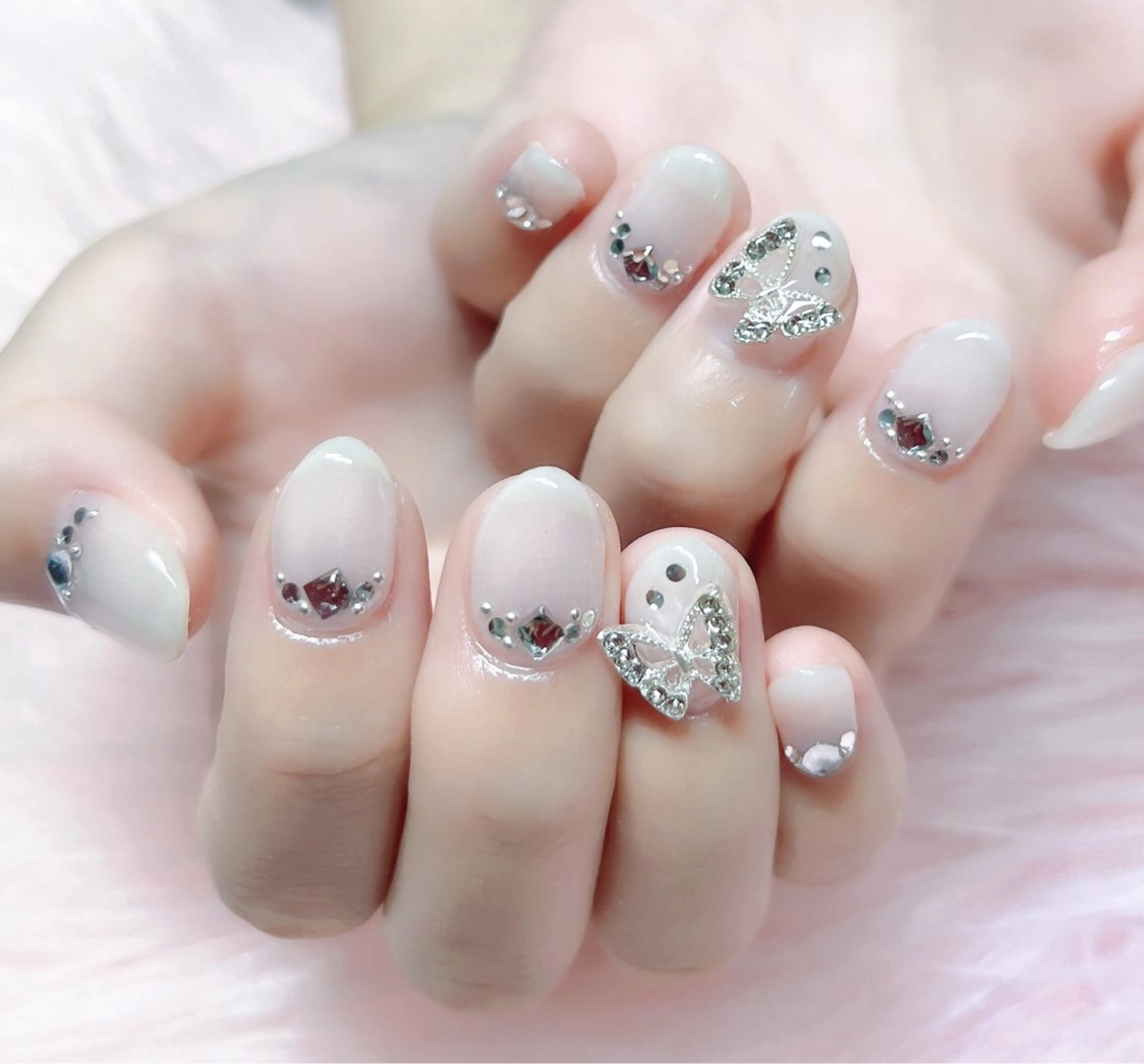 ネイル ハンドネイル MoonNail ユリ🌸のネイルデザイン