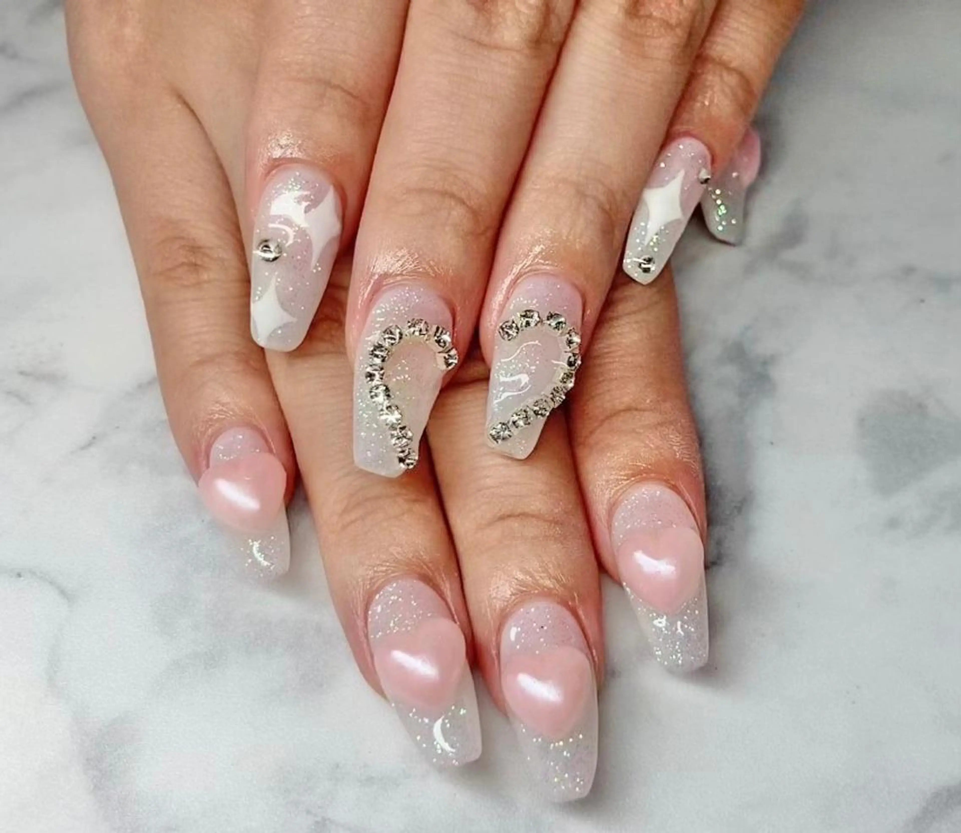 ネイル マツエク・マツパ アイブロウ 韓国風マツエク パリジェンヌラッシュリフト まつげパーマ 長さ出し ジェルネイル ハンドネイル Nail&eye Belire 新宿のネイルデザイン