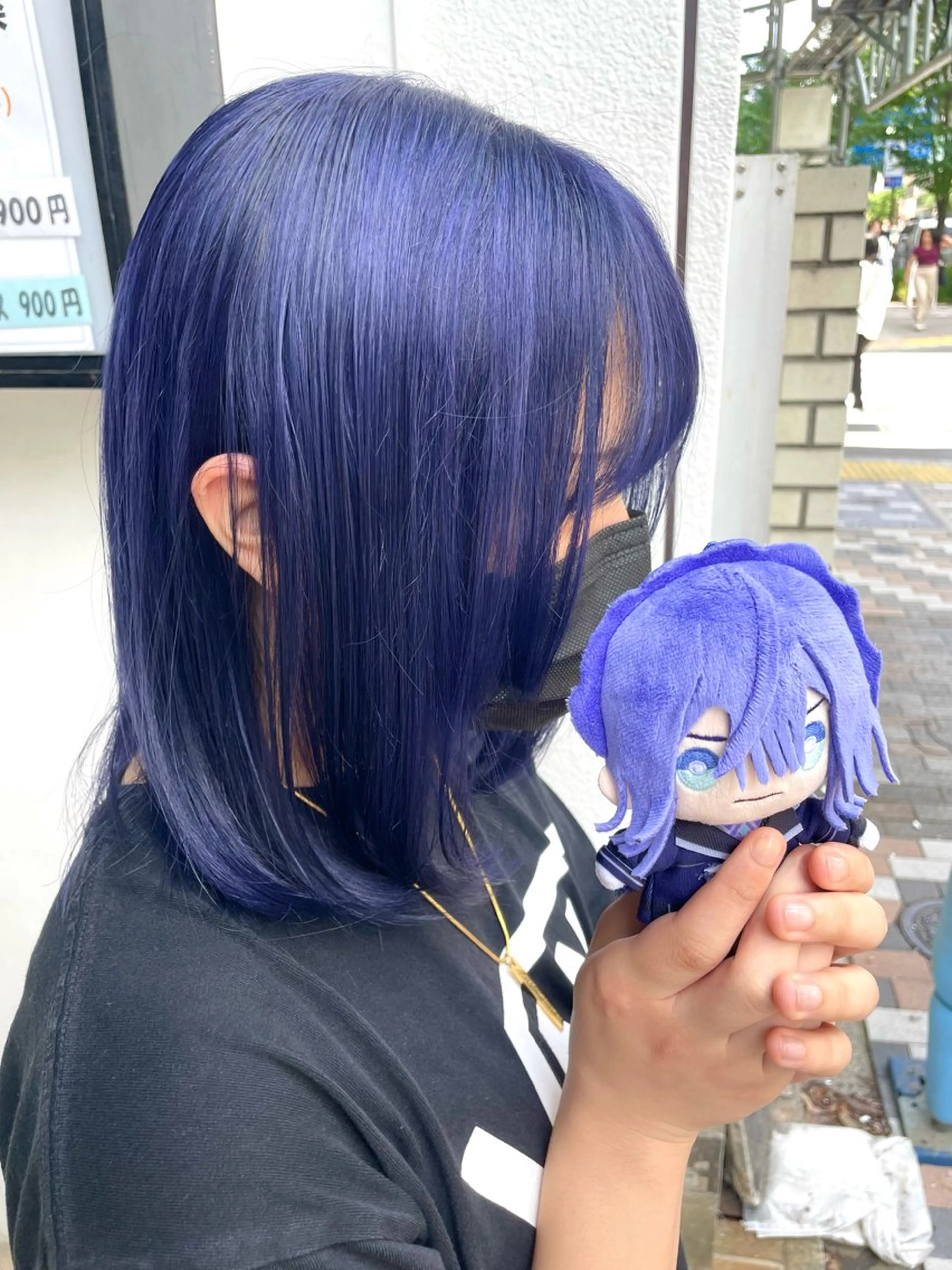 ミディアム カラー ブリーチ ケアブリーチ ネイビーカラー ウルフカット ヘアカラー トリートメント インナーカラー 推し ブリーチ  髪質改善のヘアスタイル