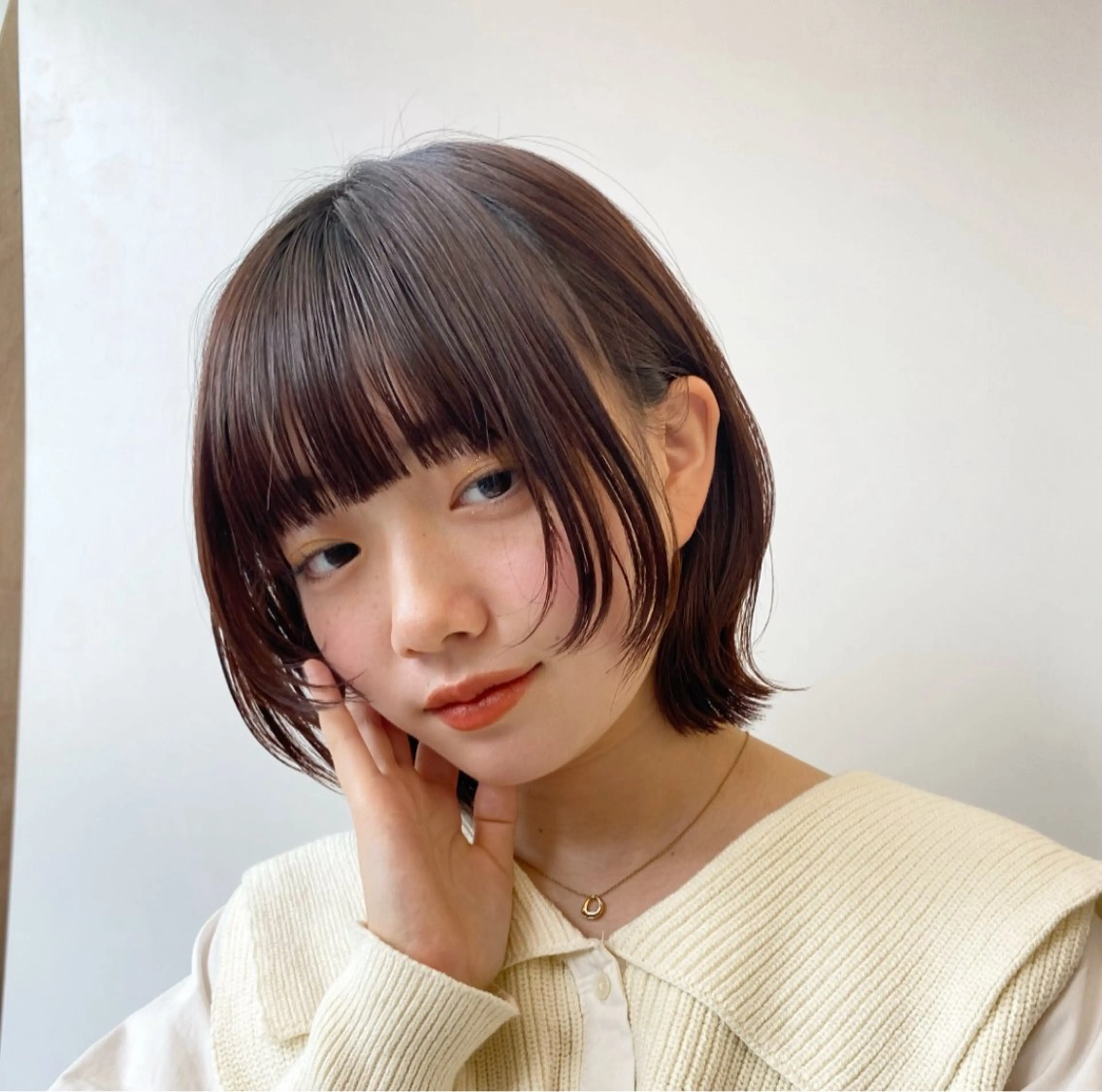 ショート カラー レイヤー/ボブ/透明 感カラー/佐藤奈由のヘアスタイル