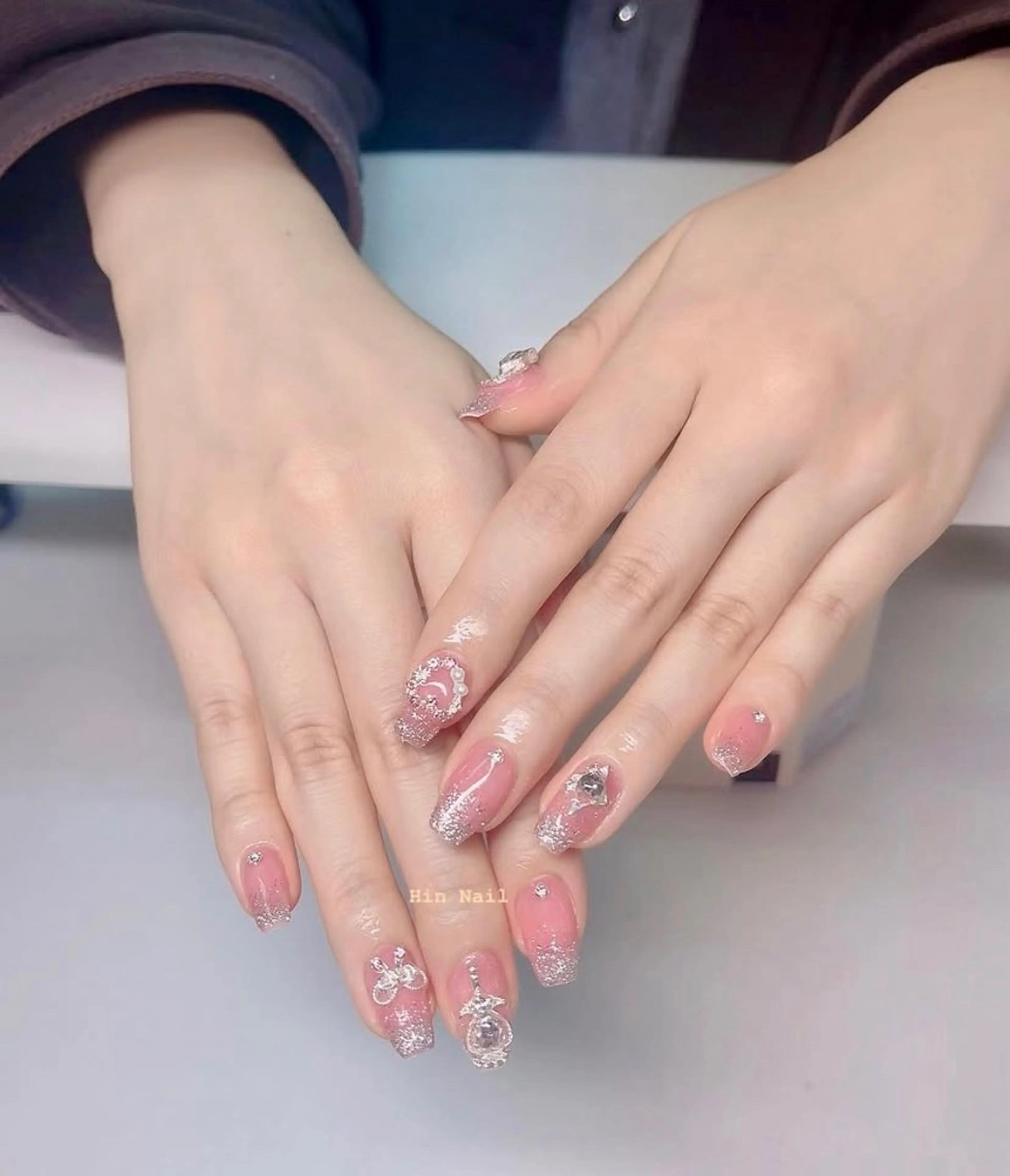 ネイル Hin Nailsのネイルデザイン