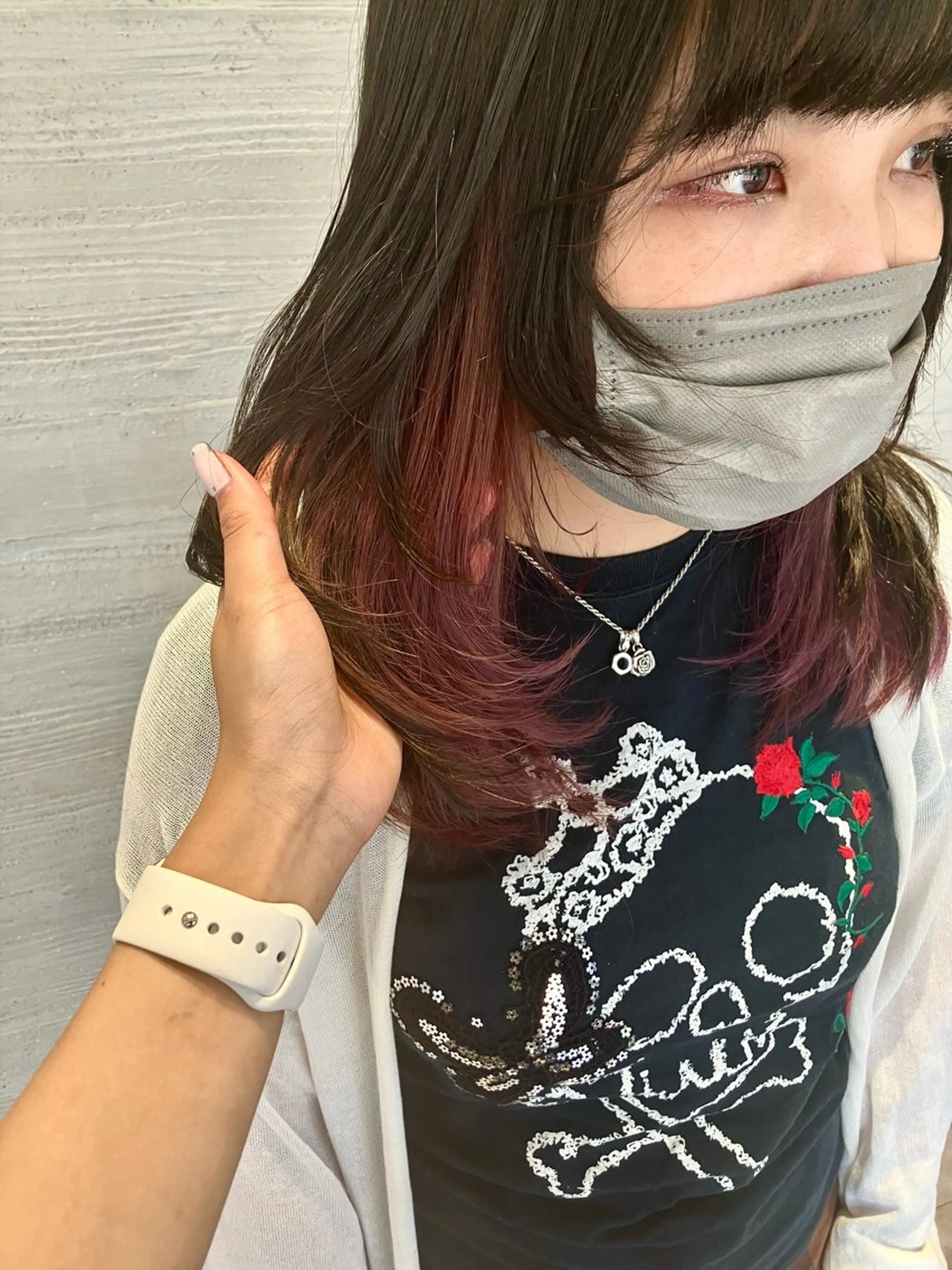 セミロング カラー ピンクカラー ピンクパープル パープルカラー レイヤーカット サキ🤍ハイトーン 🩰くびれ巻きヘアのヘアスタイル