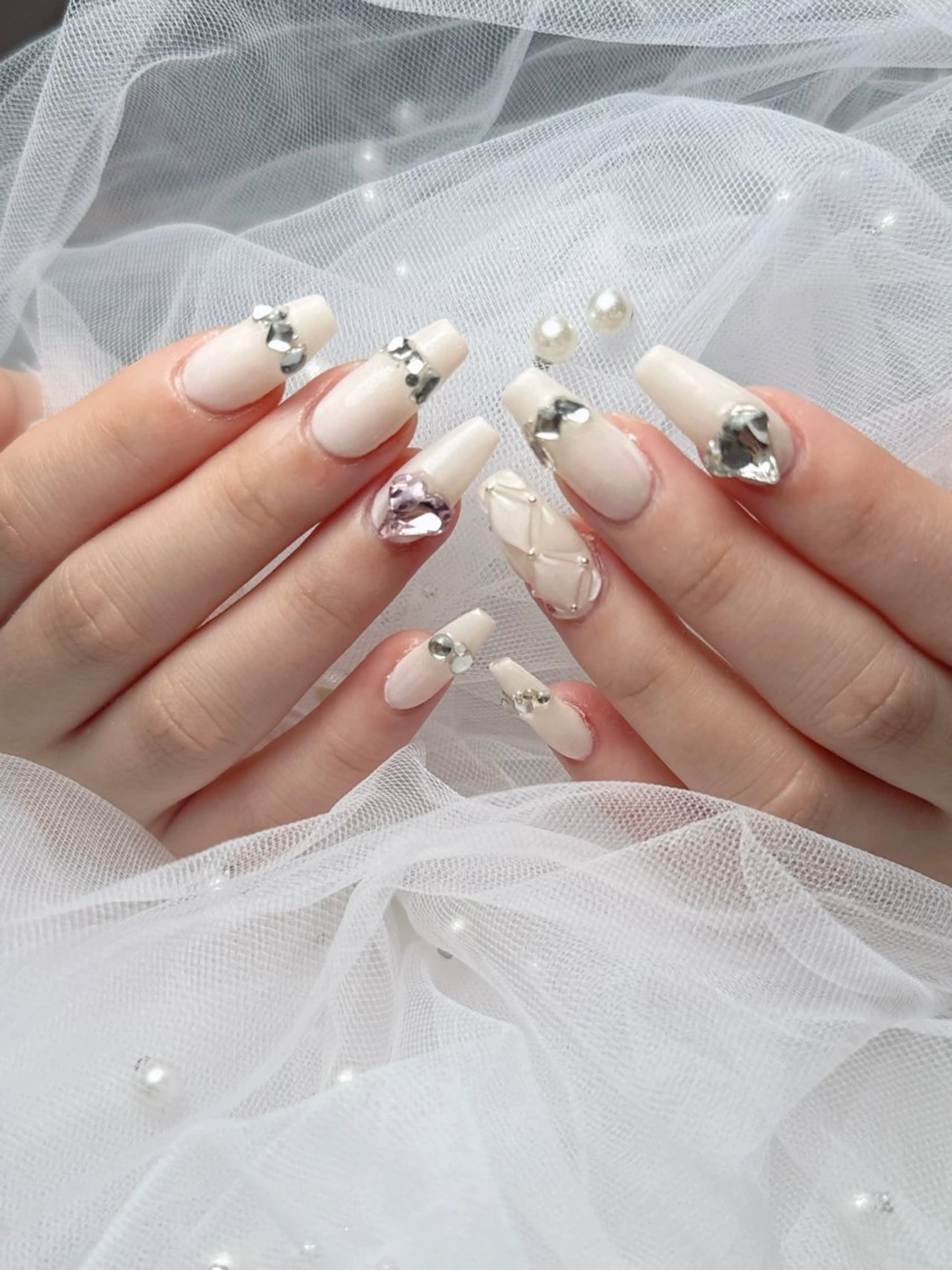 ネイル ハンドネイル チョウ チョウのネイルデザイン