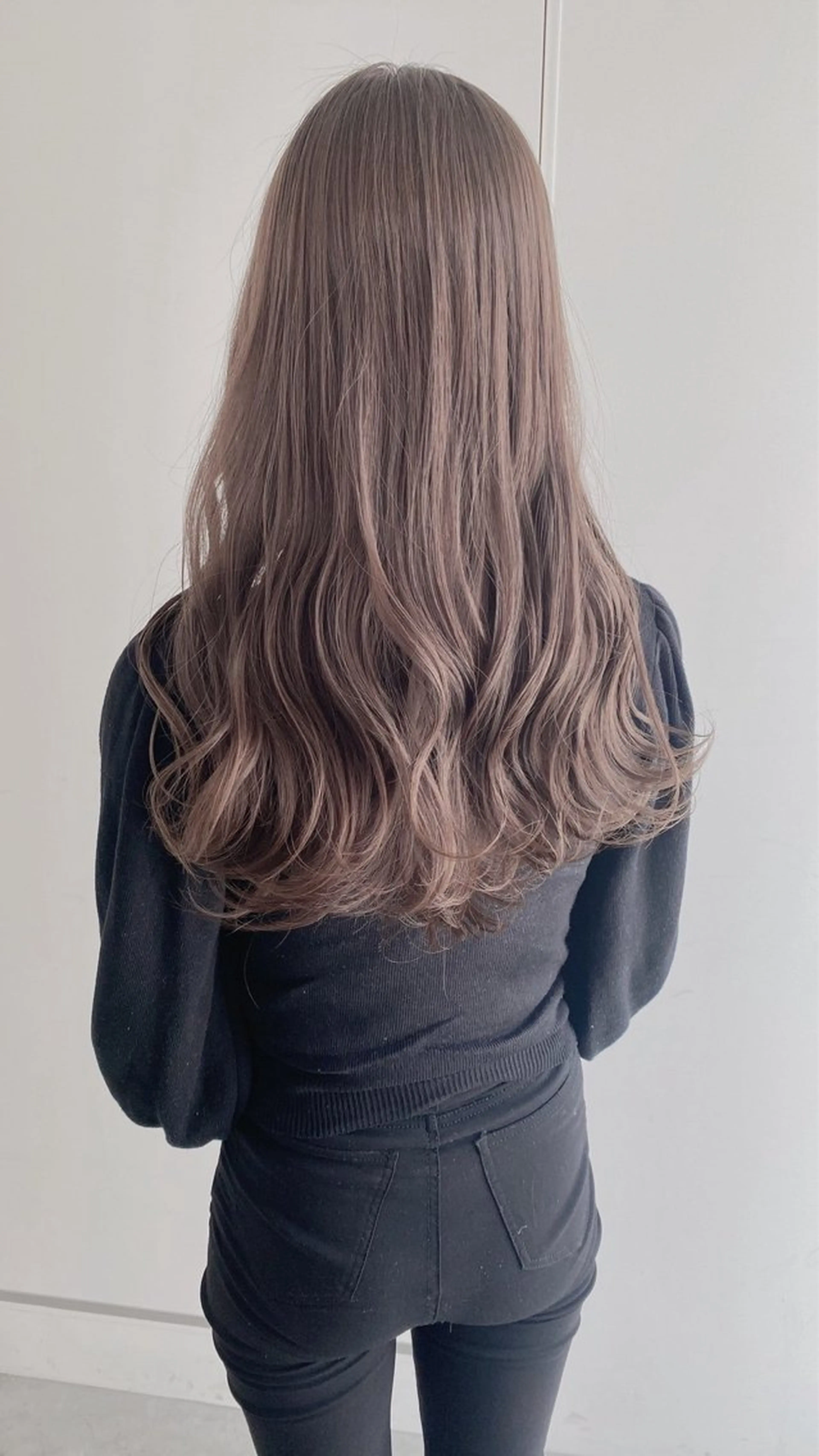 ロング カラー ヘアカラー トリートメント ヘッドスパ ヘアセット 透明感/グレージュ/ ミルクティー/ユウトのヘアスタイル