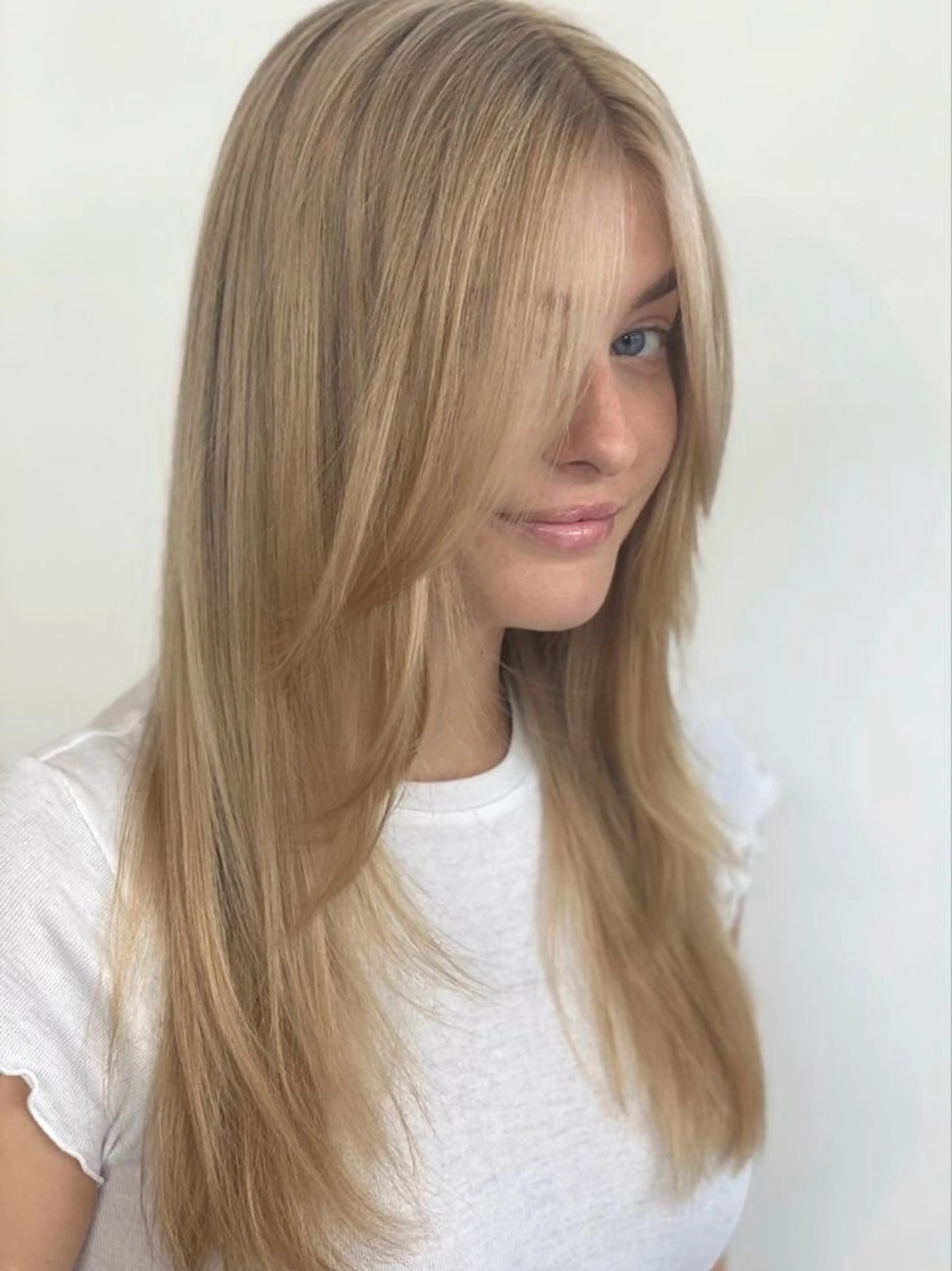 ロング カラー ブリーチ ケアブリーチ 透明感カラー ハイトーンカラー 顔まわりレイヤー ヘアカラー トリートメント nonoka オリーブ/レイヤーのヘアスタイル