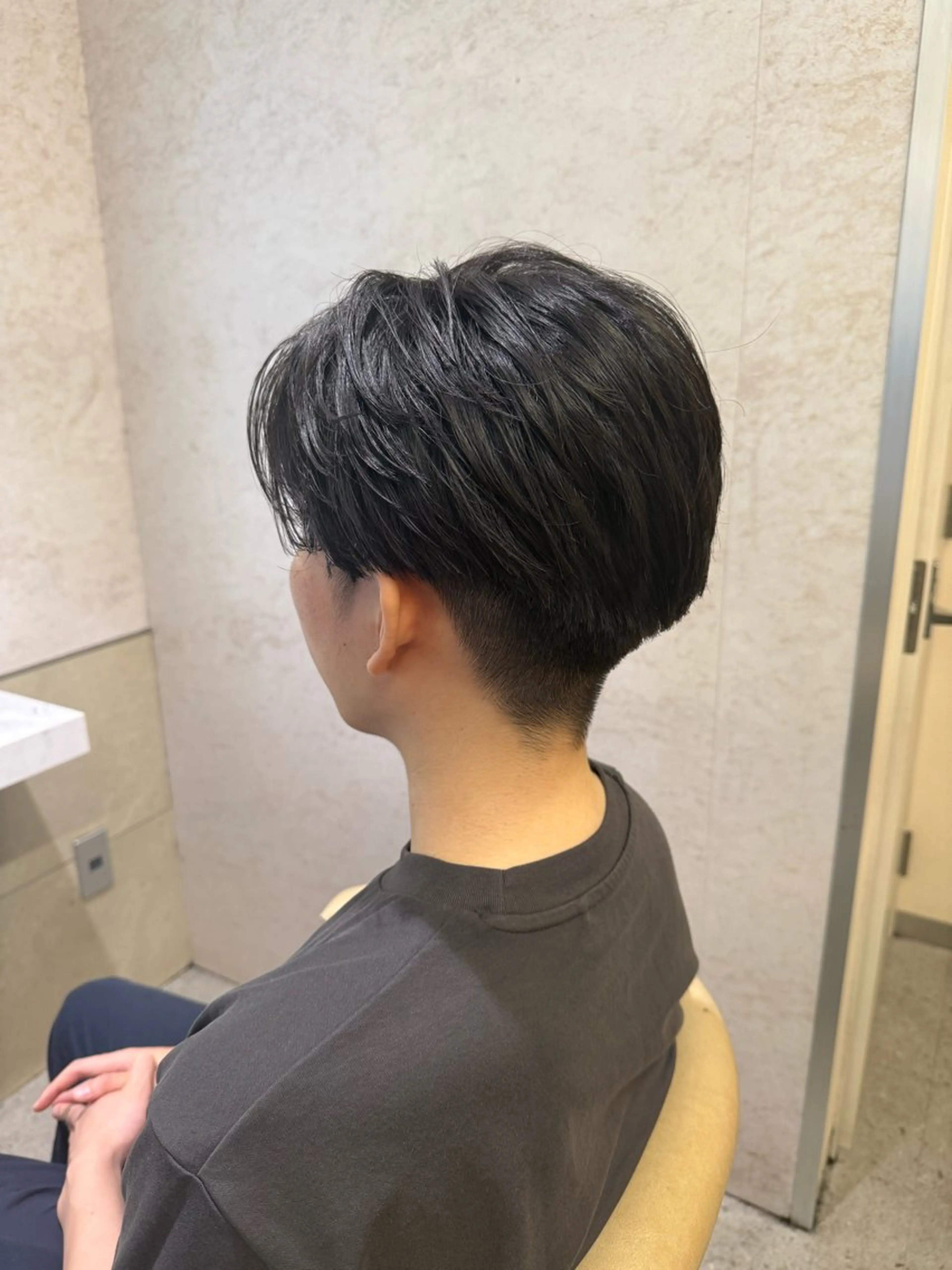 メンズ センターパート 刈り上げ カット 🔥ユウト🔥メンズ 特化/赤み消しカラーのヘアスタイル