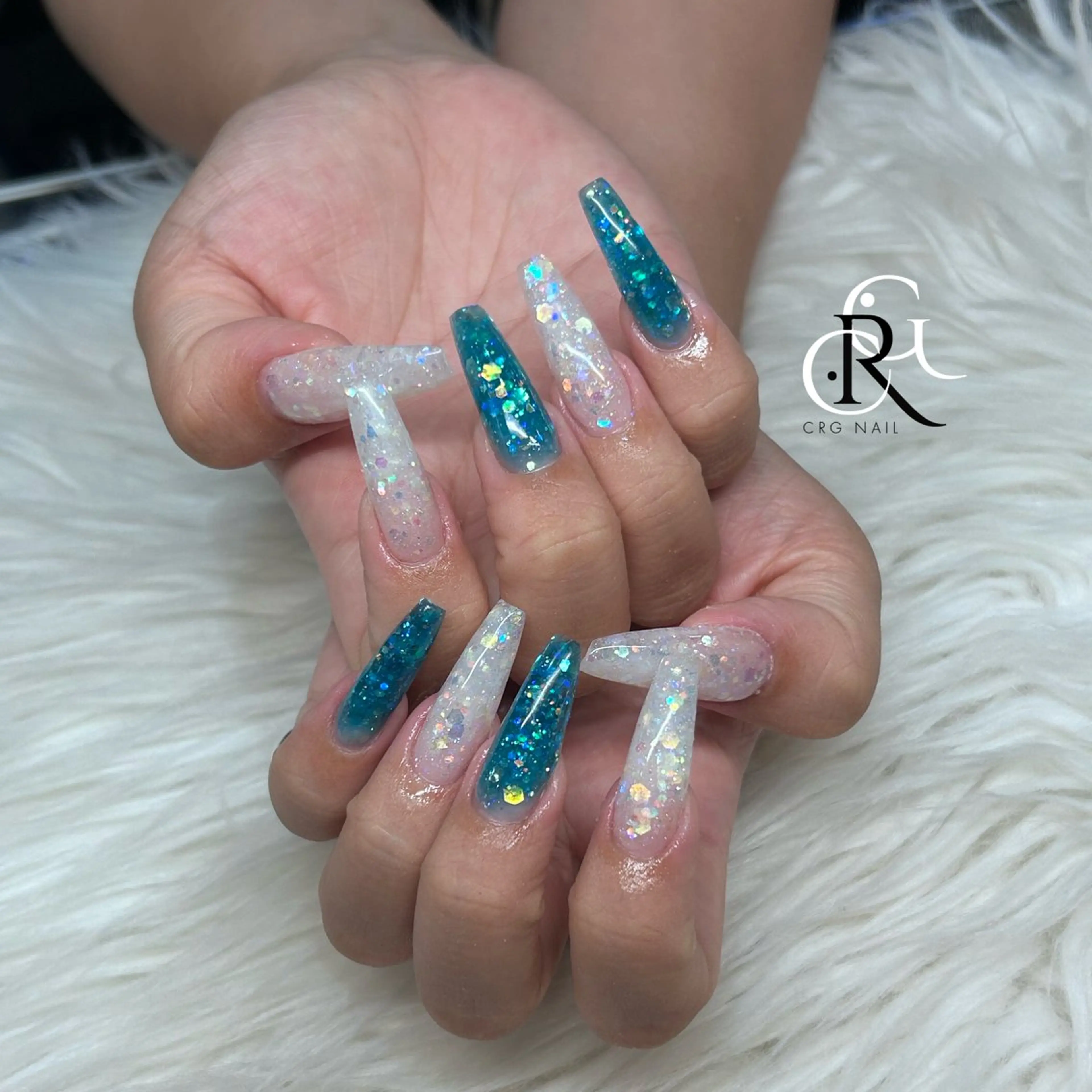 ロング ハンドネイル CRGNAIL EMIRIのネイルデザイン