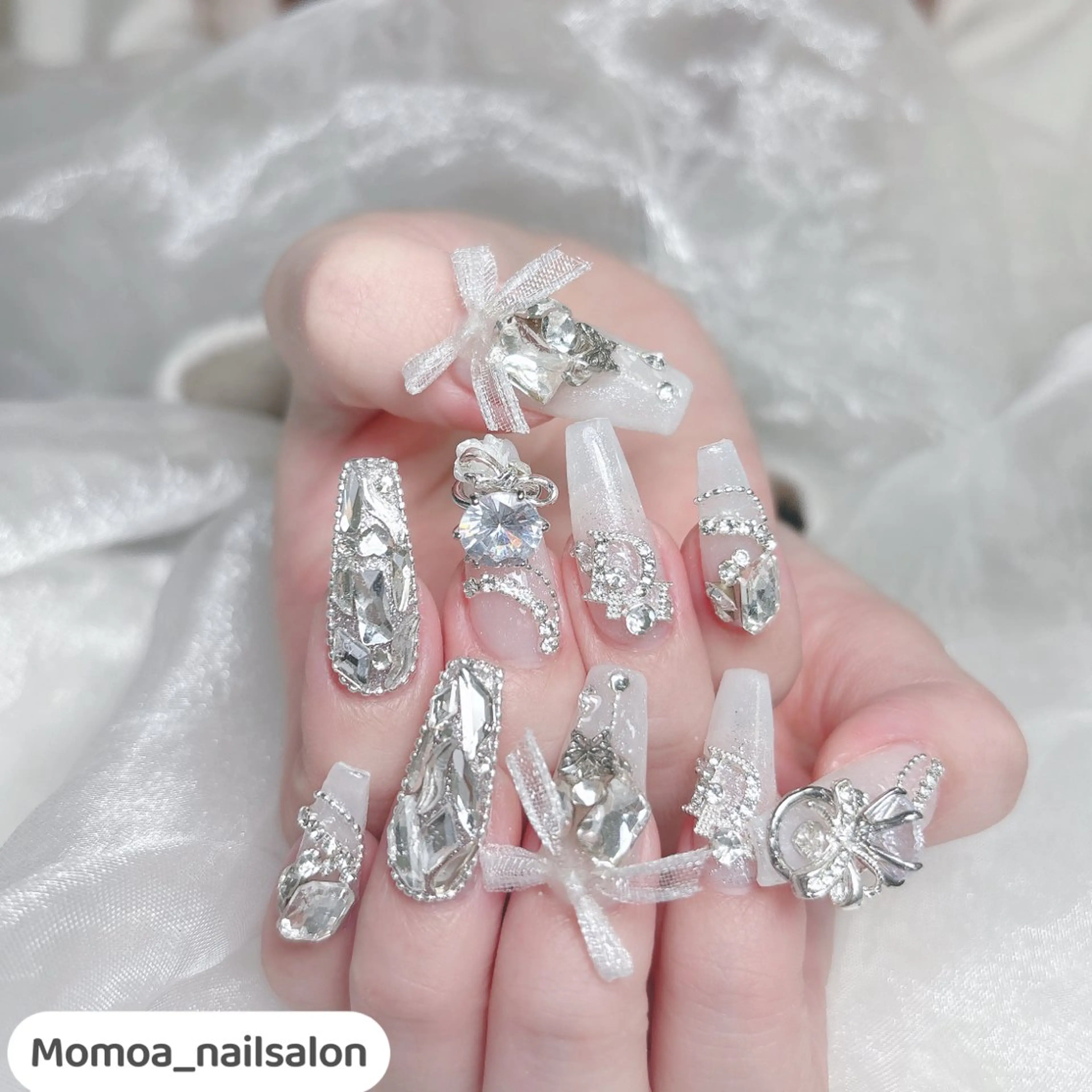 ネイル キラキラネイル 韓国ネイル スカルプネイル ハンドネイル MoMoA Nail ネイル長さ出し専門店のネイルデザイン