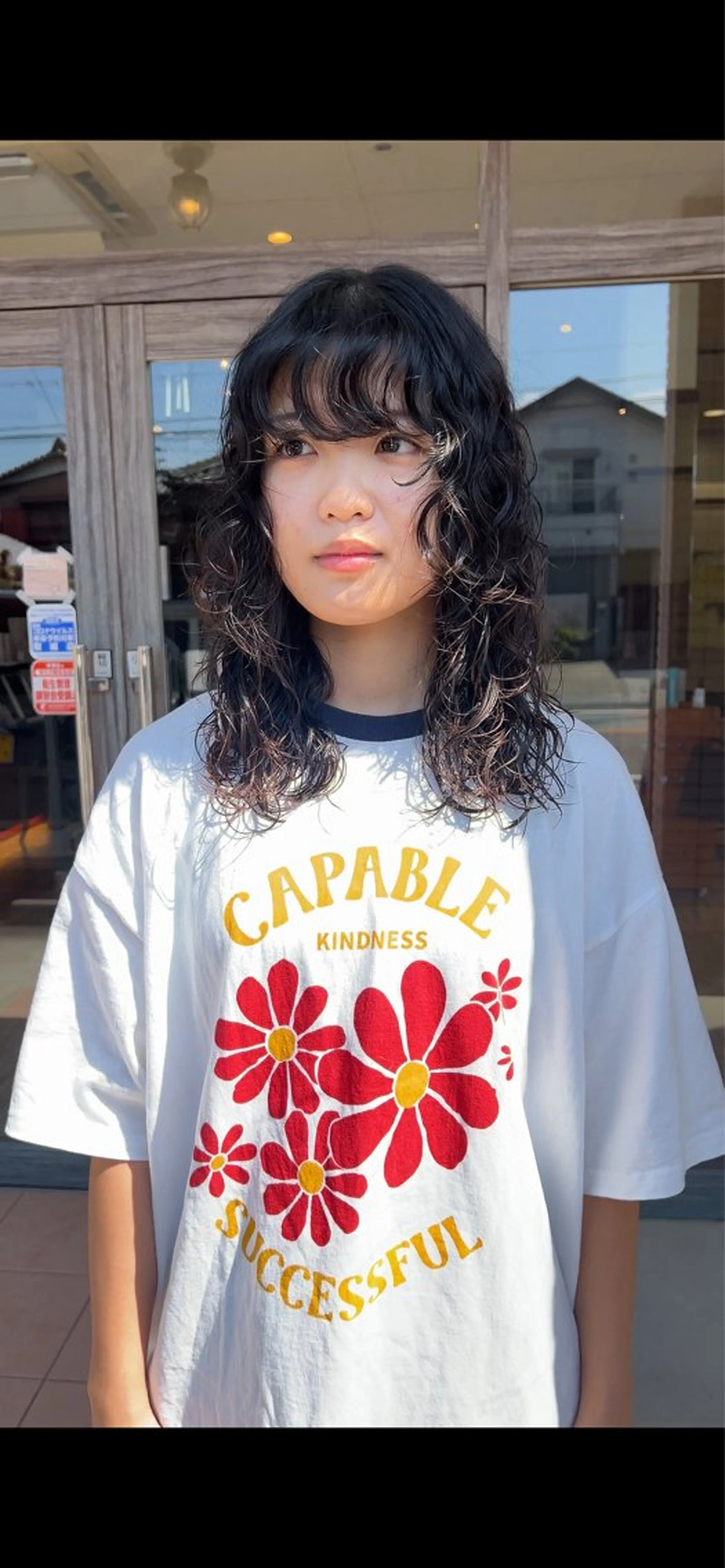 ロング パーマ 岸江 柚涼彩のヘアスタイル