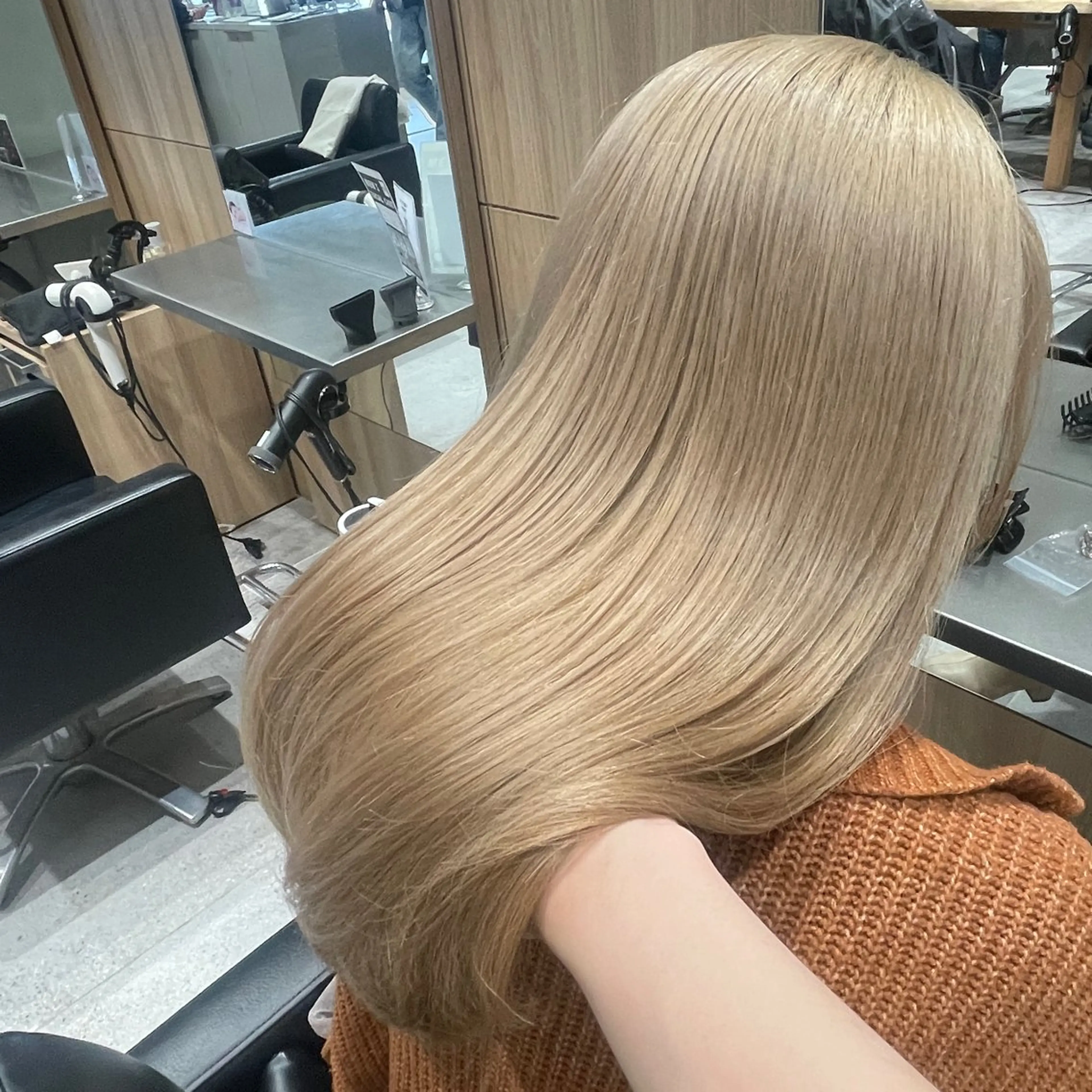 ミディアム カラー ブロンド 韓国風ヘア ハイトーンカラー/ ダブルカラー/EMIのヘアスタイル