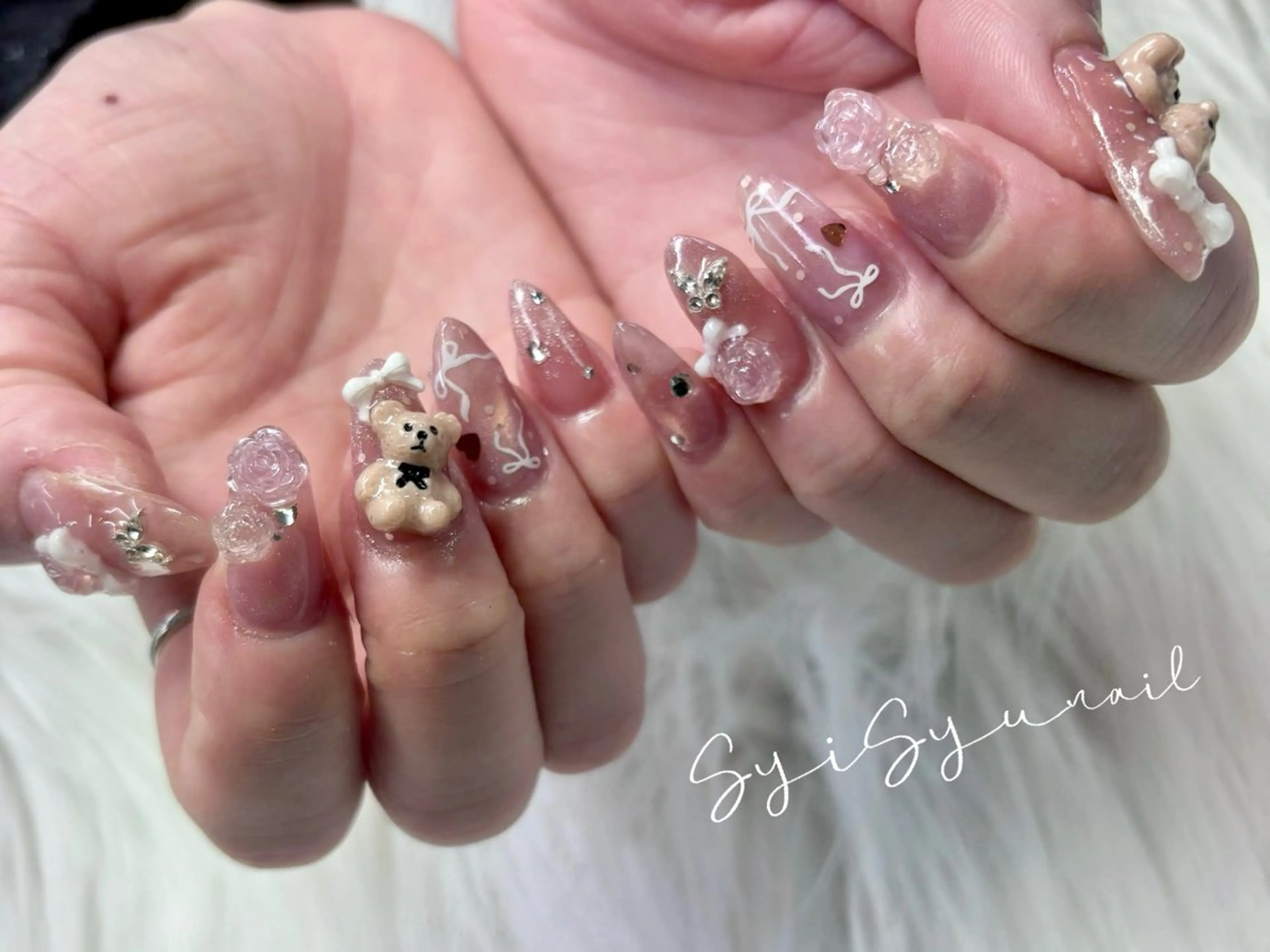 ミディアム SyiSyu なんば本店のネイルデザイン