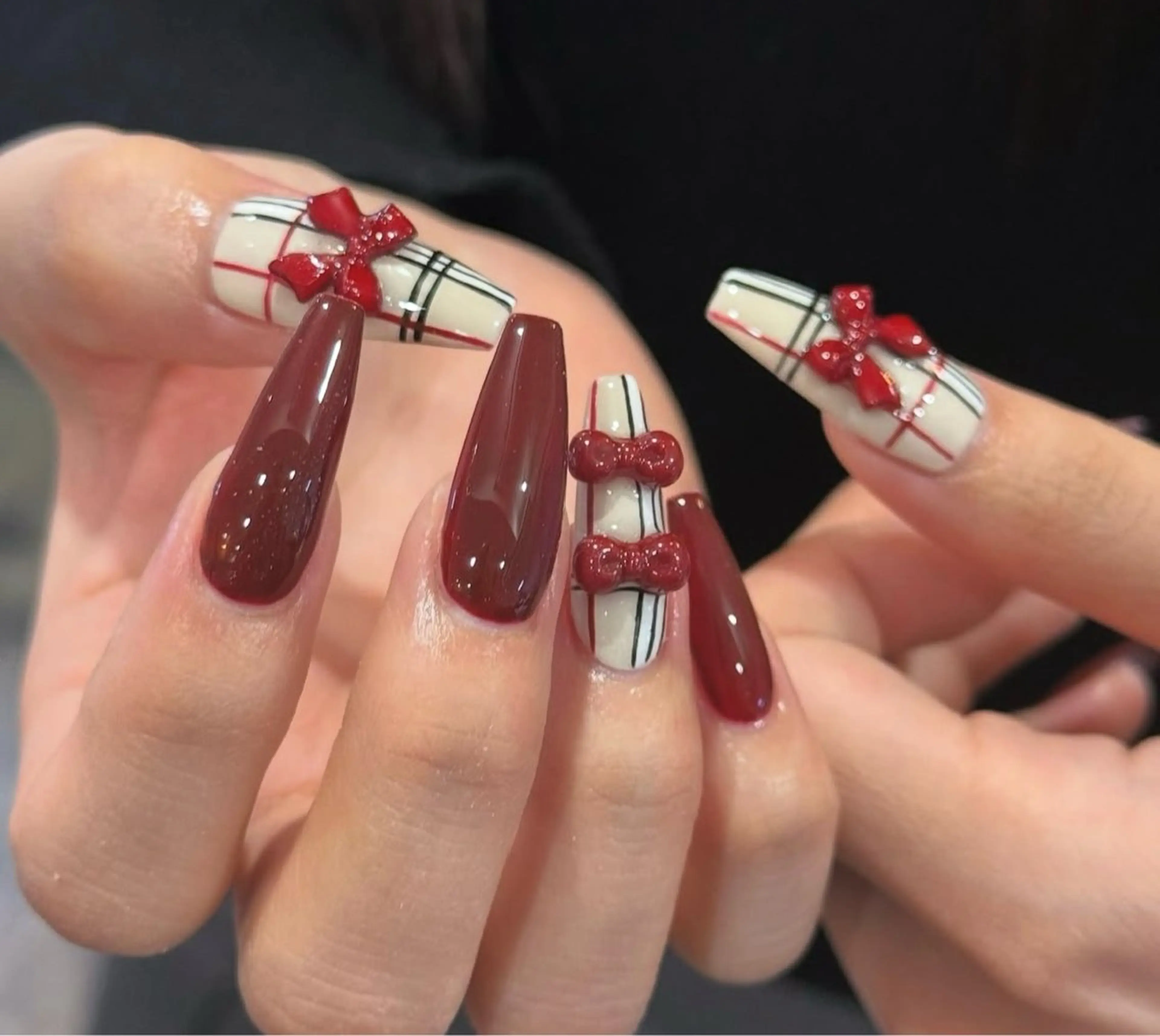 ネイル グラデーション キラキラネイル ワンカラーネイル 冬ネイル Jenn Nail Salonのネイルデザイン
