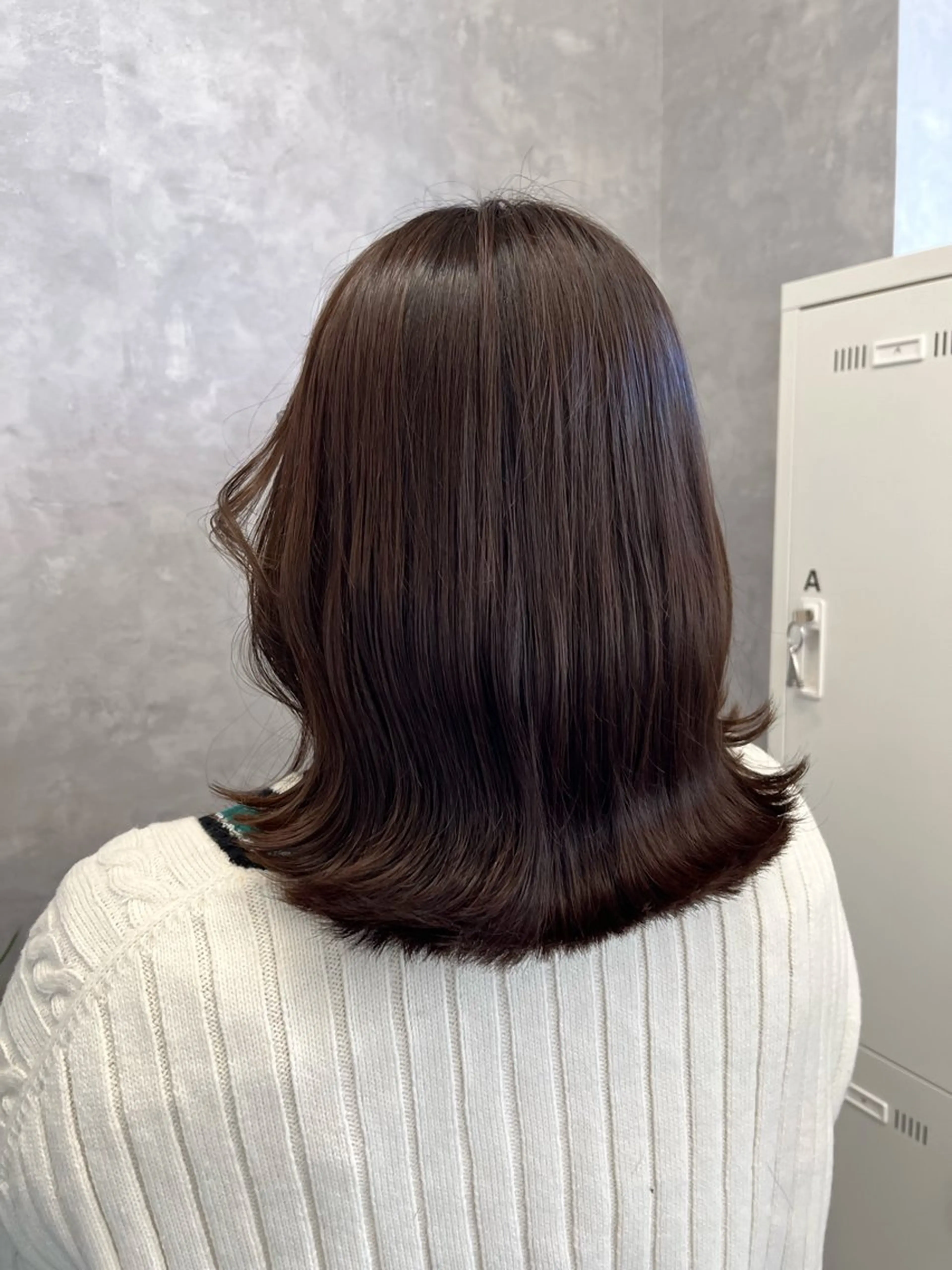ミディアム カラー ブラウンカラー ラベンダーカラー ラベンダーブラウン 外ハネヘア カット ヘアカラー yuri🌼 NUMBER 天王寺のヘアスタイル