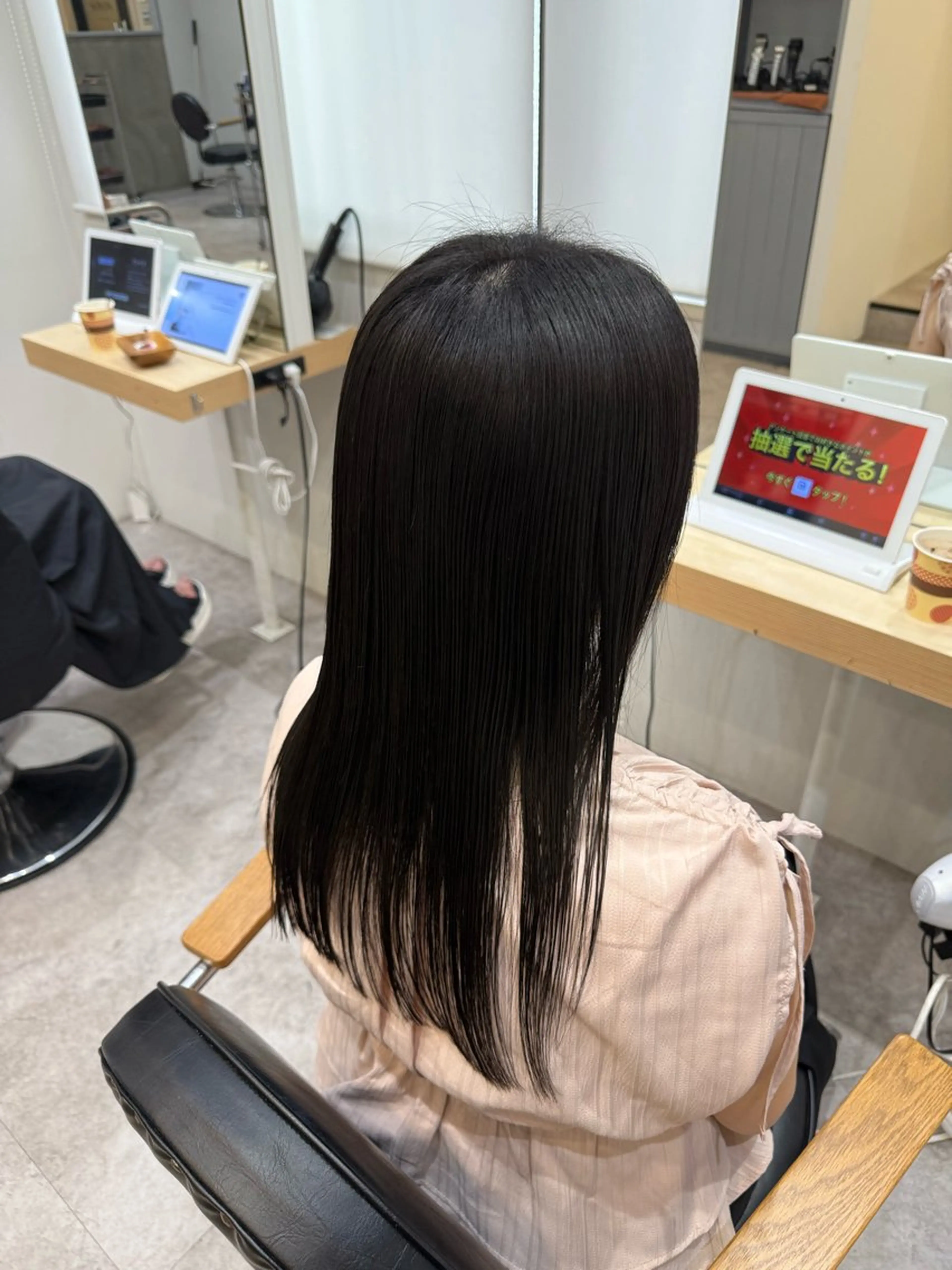 セミロング カラー グレージュ カット 縮毛矯正 soyon 心斎橋店のヘアスタイル