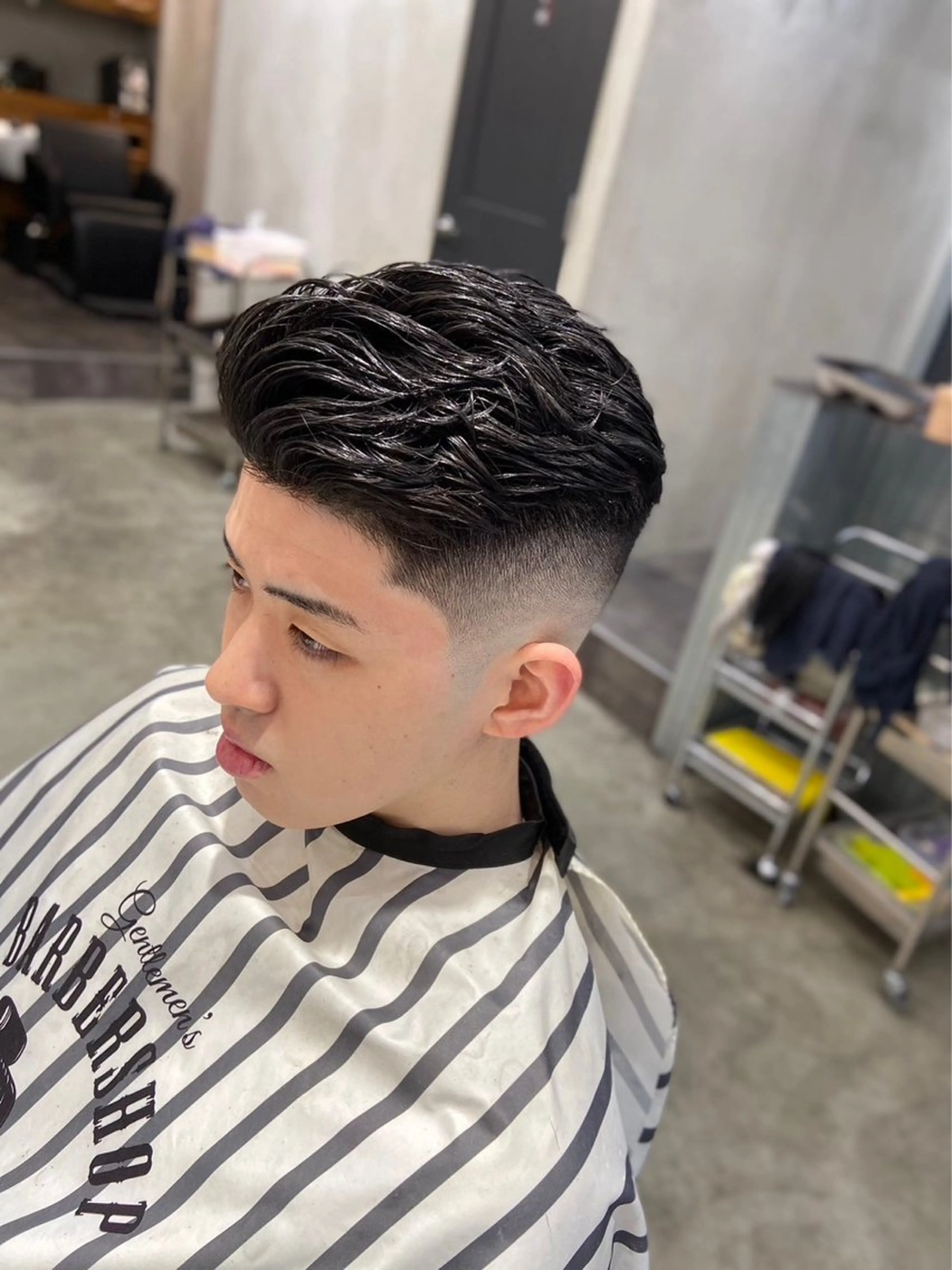 ショート ⚡メンズパーマフ ェードカットTomyのヘアスタイル