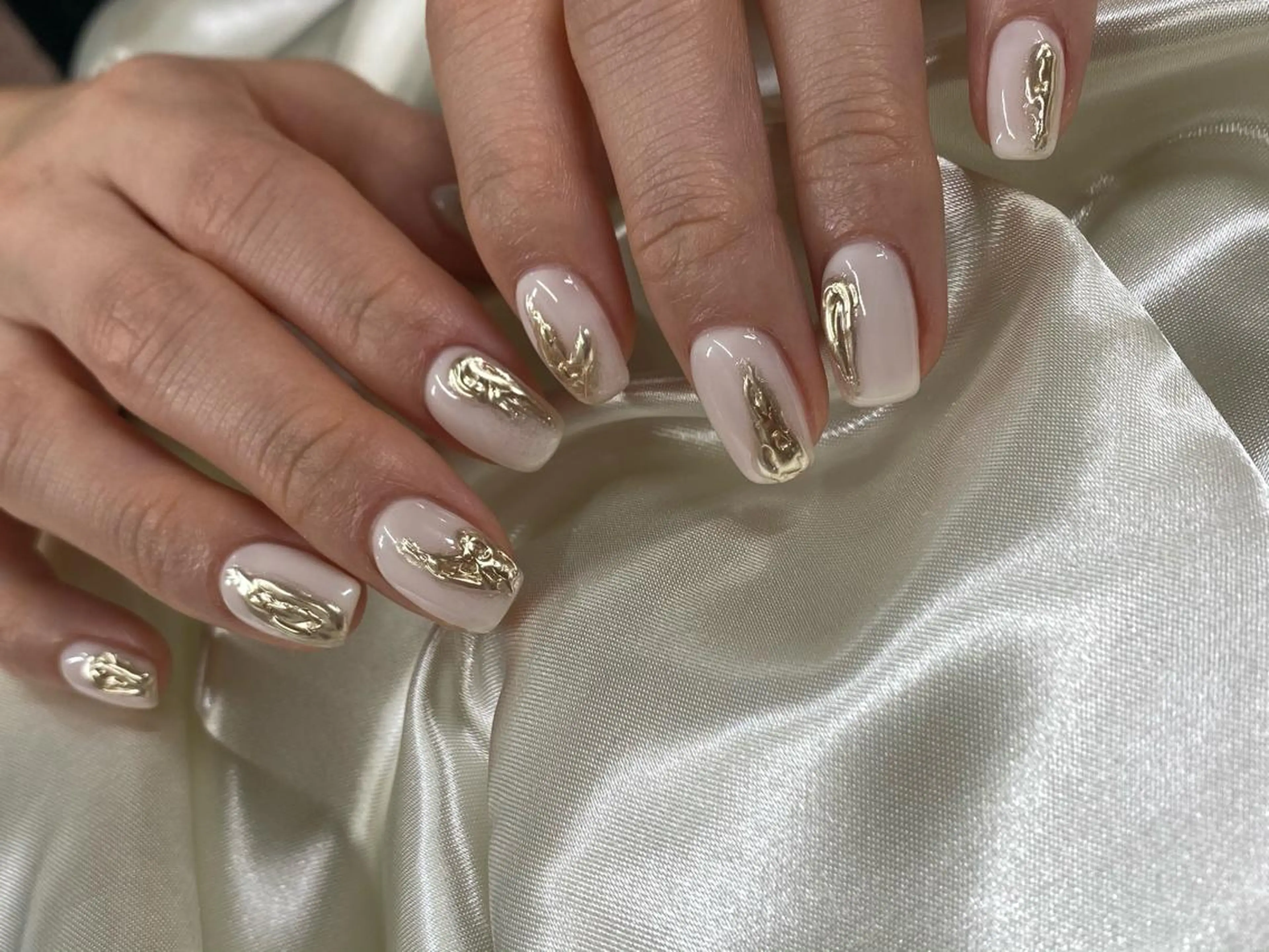 ネイル ミラーネイル ホワイト Charme. NOBUKOのネイルデザイン