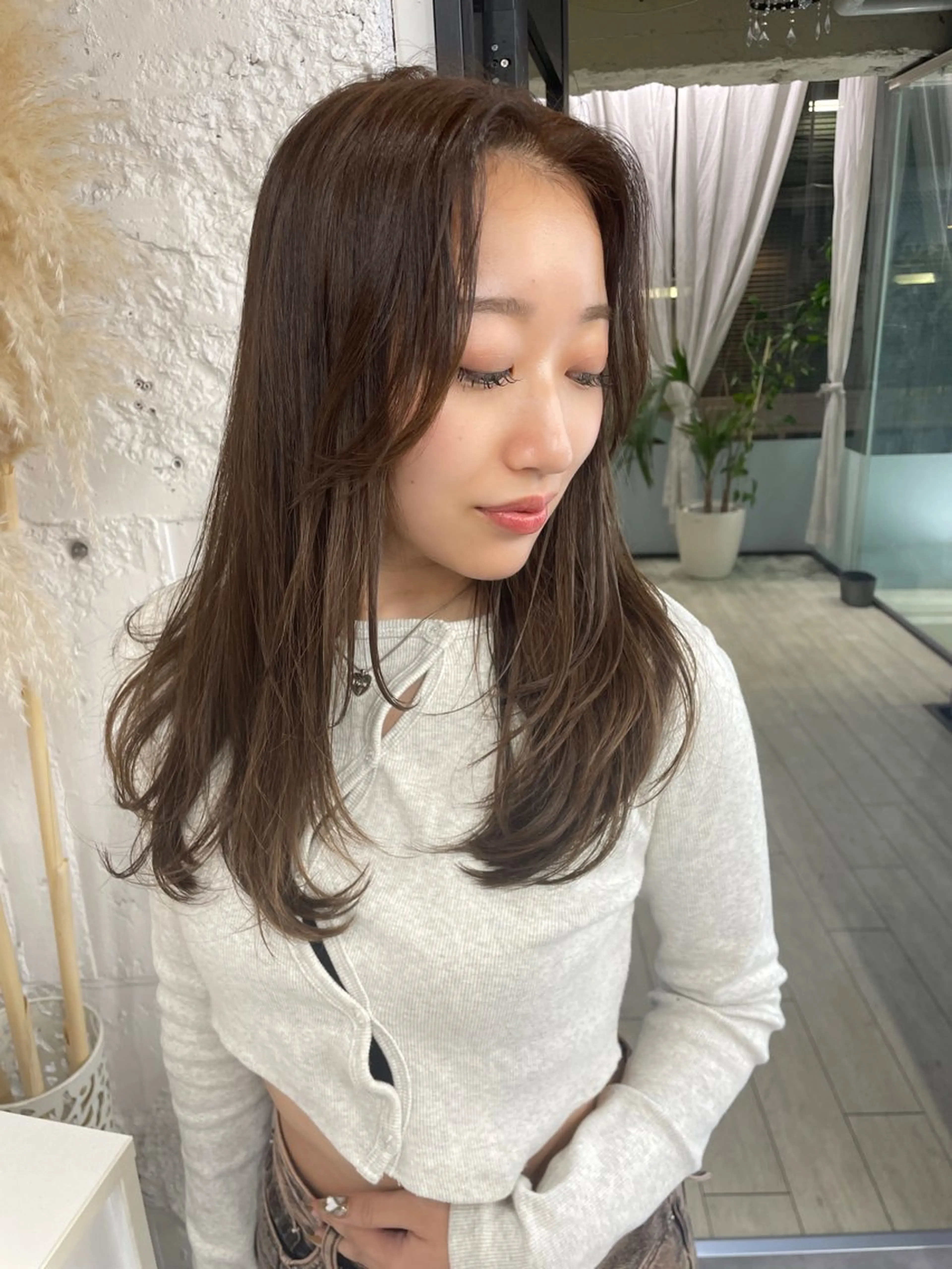 ロング 瀧優華白髪ぼかし 大人レイヤー🩵のヘアスタイル