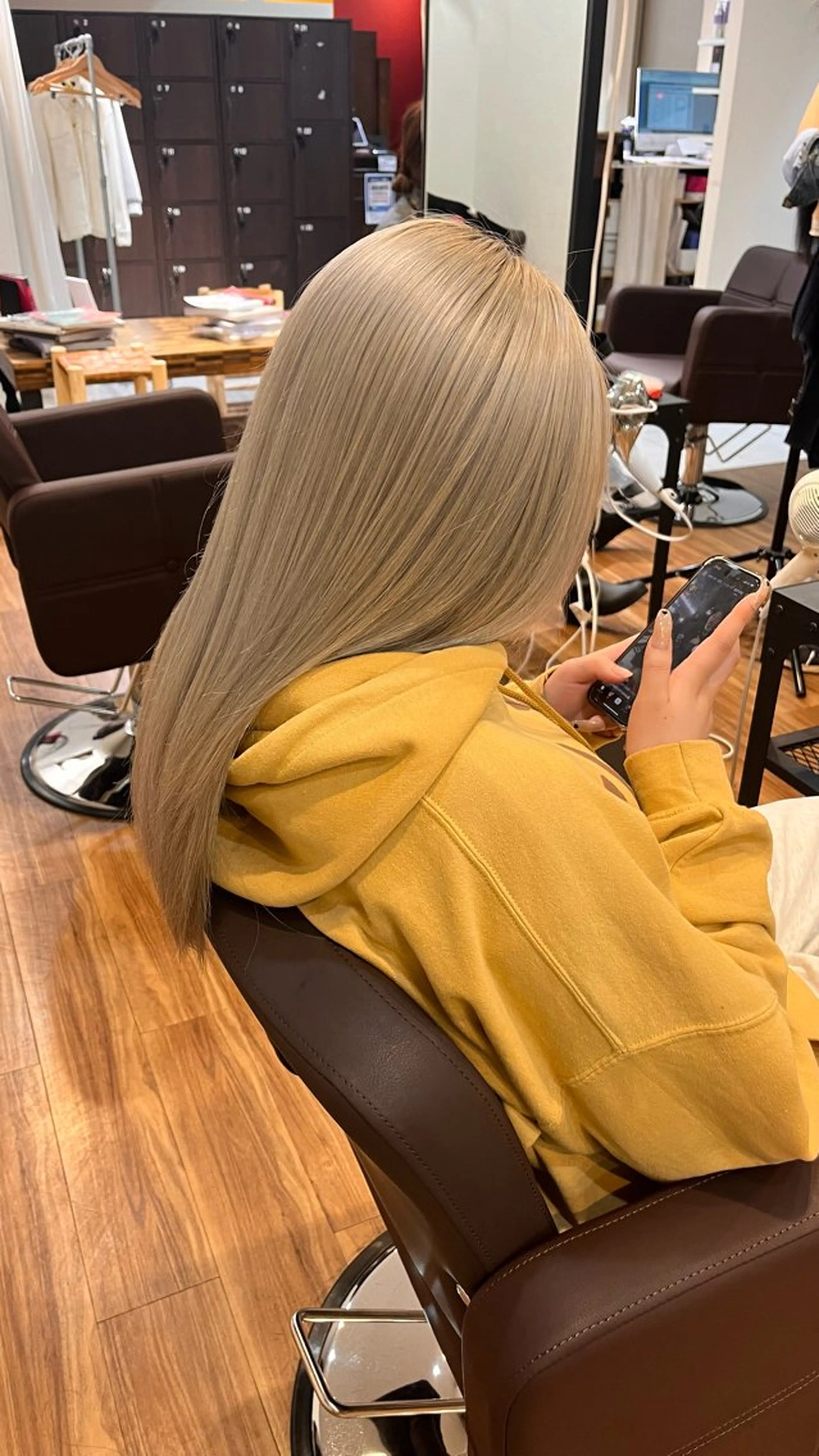 ロング カラー ベージュカラー 須佐美 悠仁のヘアスタイル