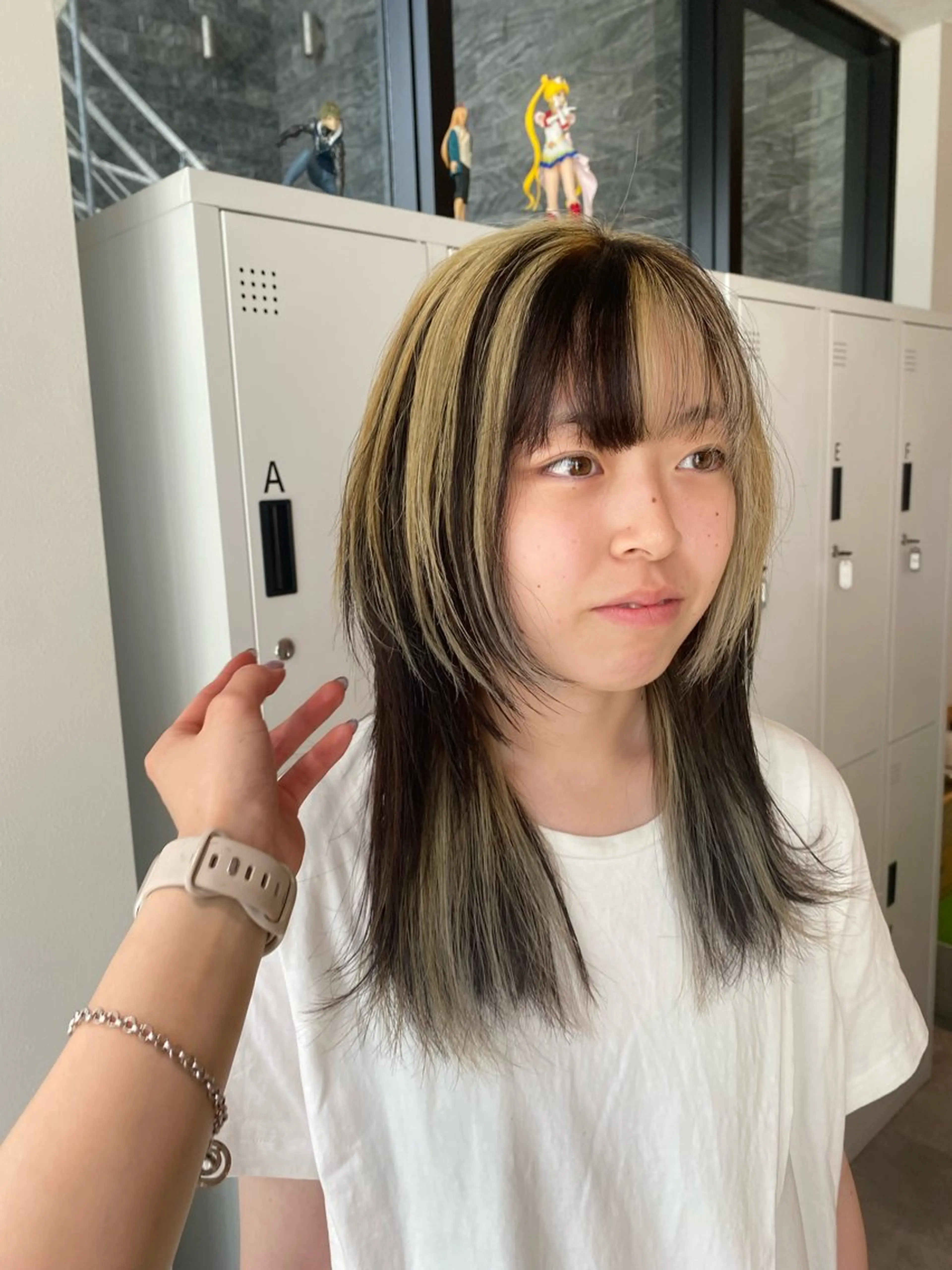 セミロング カラー デザインカラー ウルフカット カット ヘアカラー オスズ 🎀´-のヘアスタイル