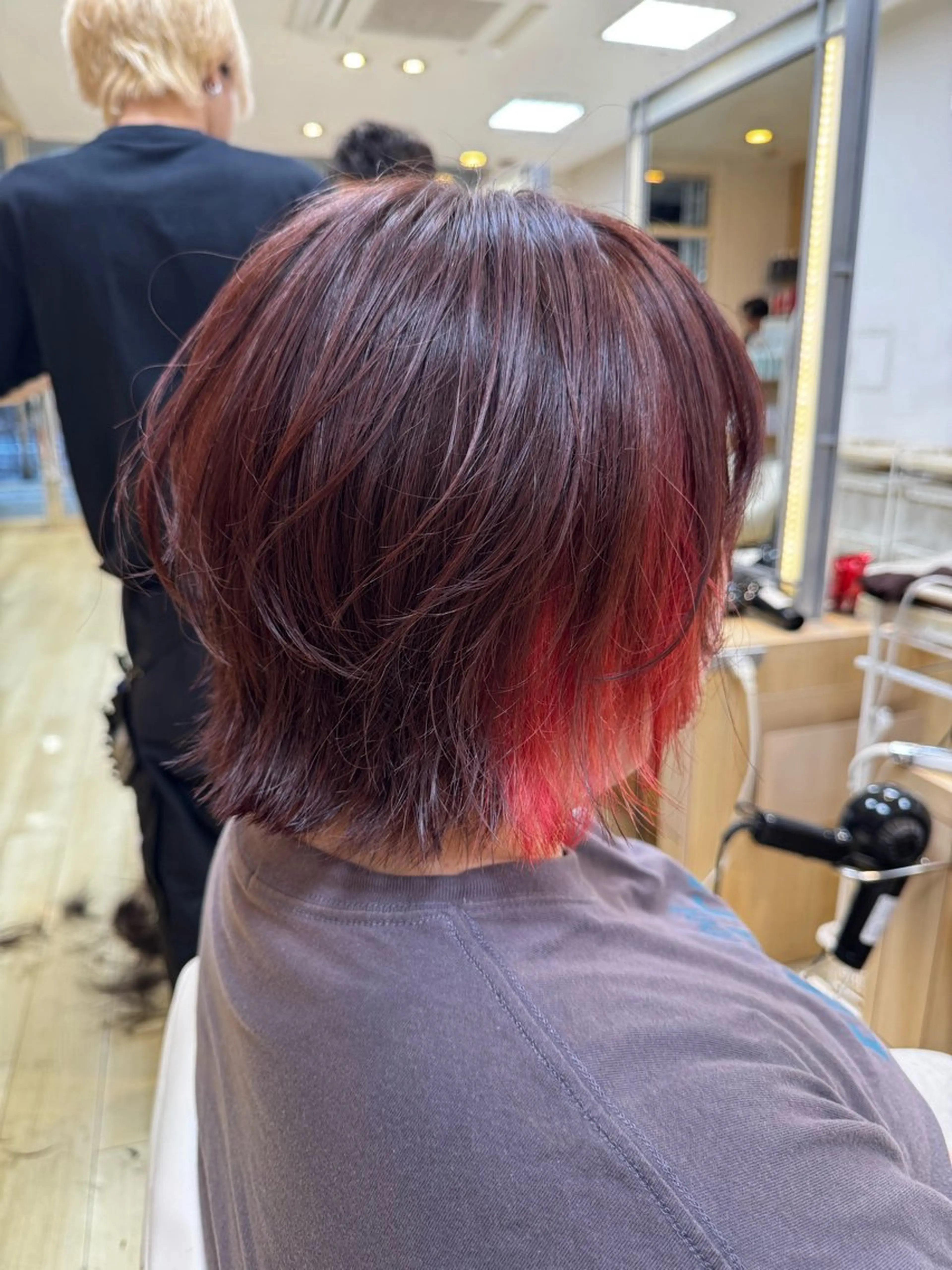 ショート カラー 中村 真依のヘアスタイル