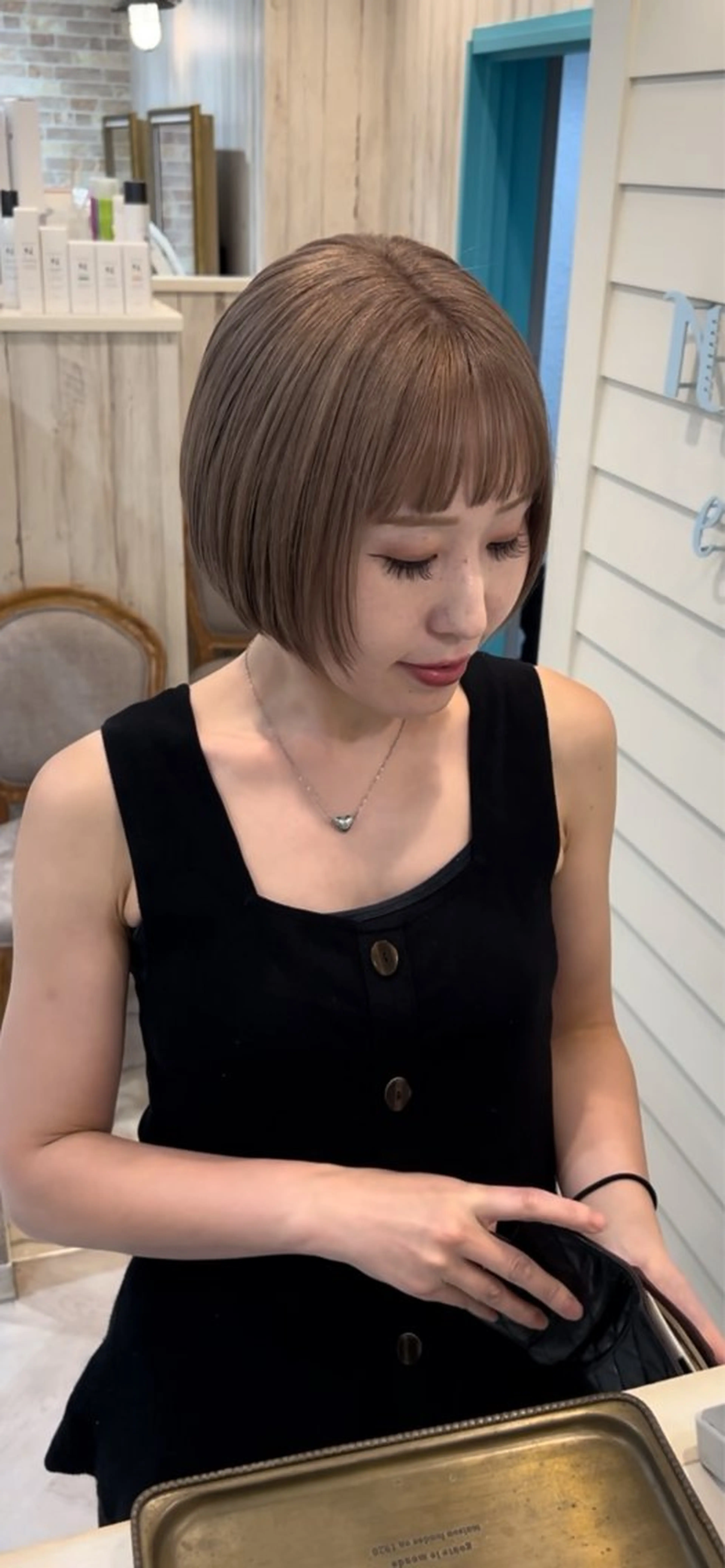 ショート カラー ベージュカラー ブリーチ ボブ カット ヘアカラー トリートメント 仲村 豪太のヘアスタイル