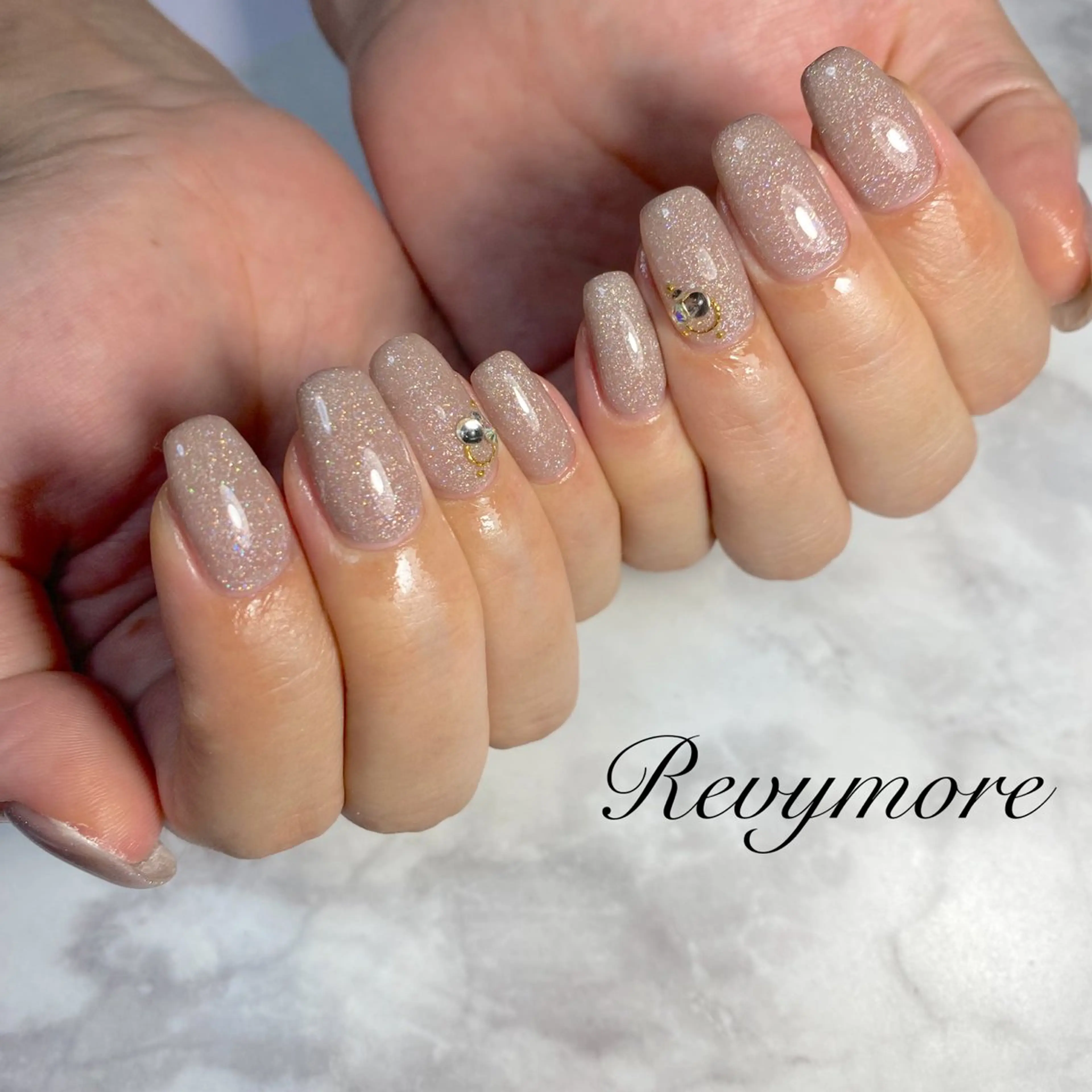 ミディアム ネイル 韓国風ヘア ジェルネイル キラキラネイル 韓国ネイル ラメ(グリッター) nail salon Revymoreのネイルデザイン