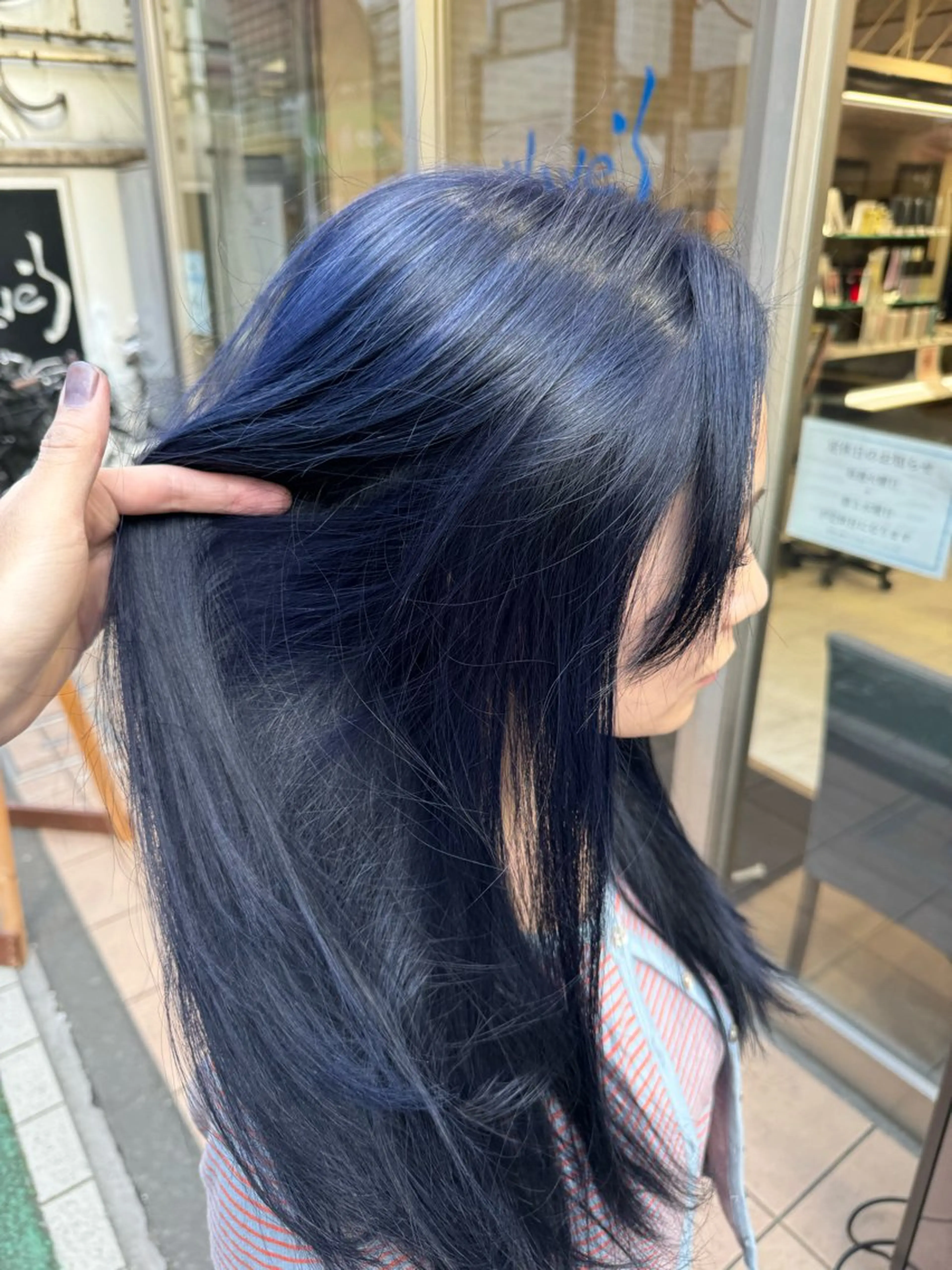 ロング カラー ヘアアレンジ 切りっぱなしボブ ブリーチ ブルーカラー デザインカラー ダブルカラー カット ヘアカラー トリートメント 目黒 碧人のヘアスタイル