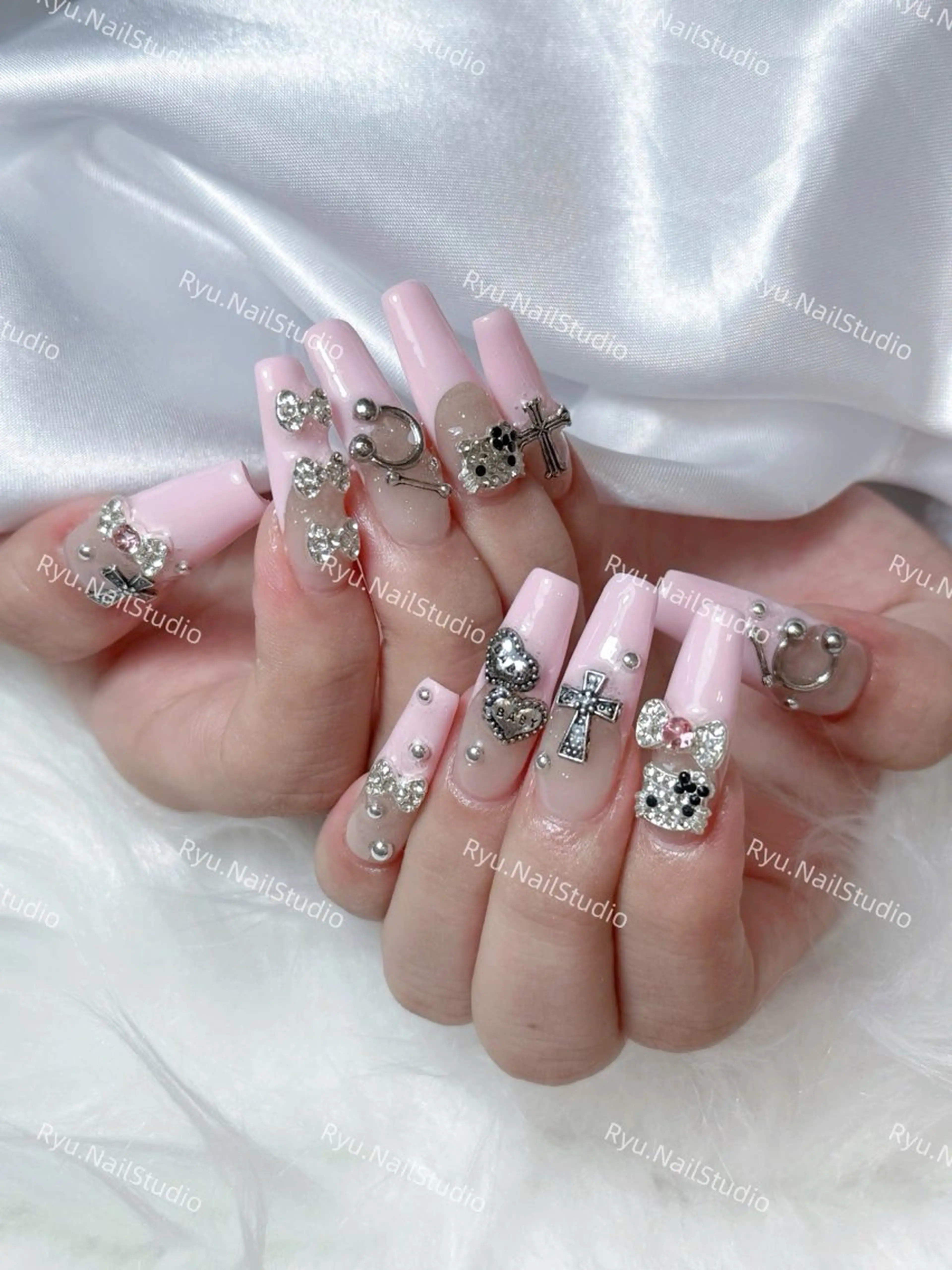 ネイル アートネイル フラワーネイル フレンチネイル ジェルネイル グラデーション ハンドネイル Ryunail所属・Ryu Nail NekoChanのネイルデザイン