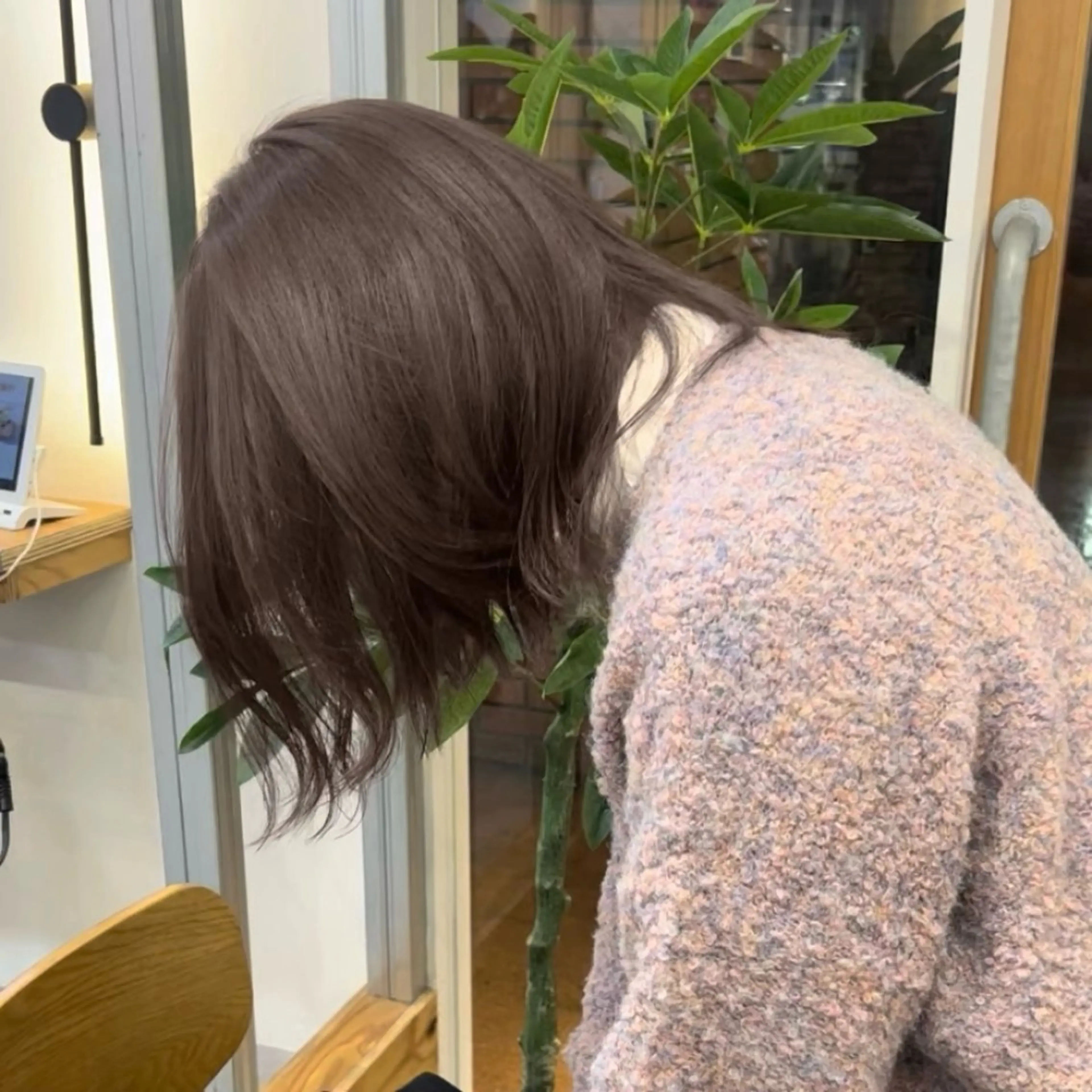 ミディアム カラー パーマ アッシュ アッシュグレー アッシュグレージュ ベージュカラー 黒髪 カット ヘアカラー トリートメント akira｜ 透明感ベージュ｜梅田のヘアスタイル