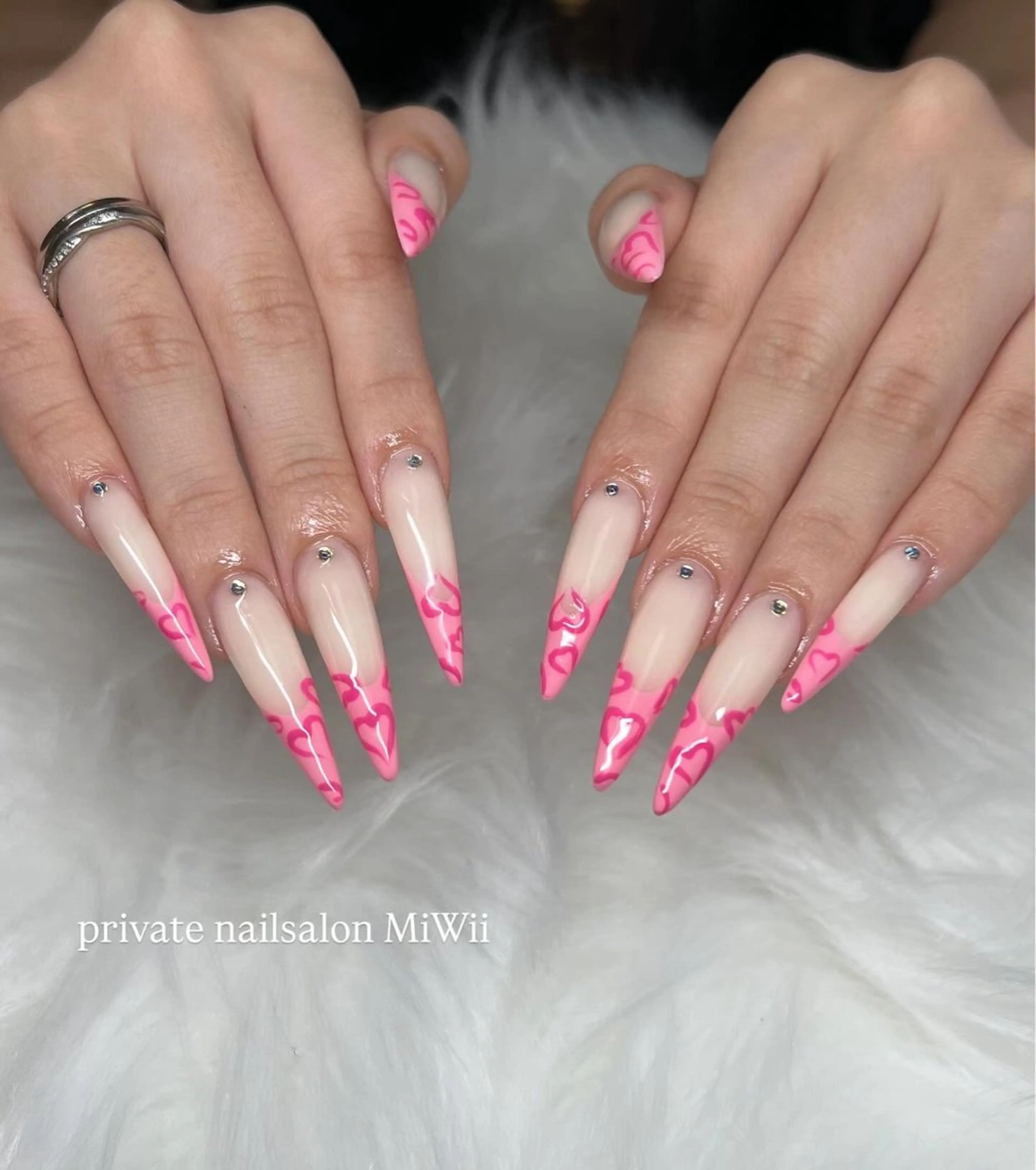 ネイル 𝐧𝐚𝐢𝐥 𝐌𝐢𝐖𝐢𝐢のネイルデザイン