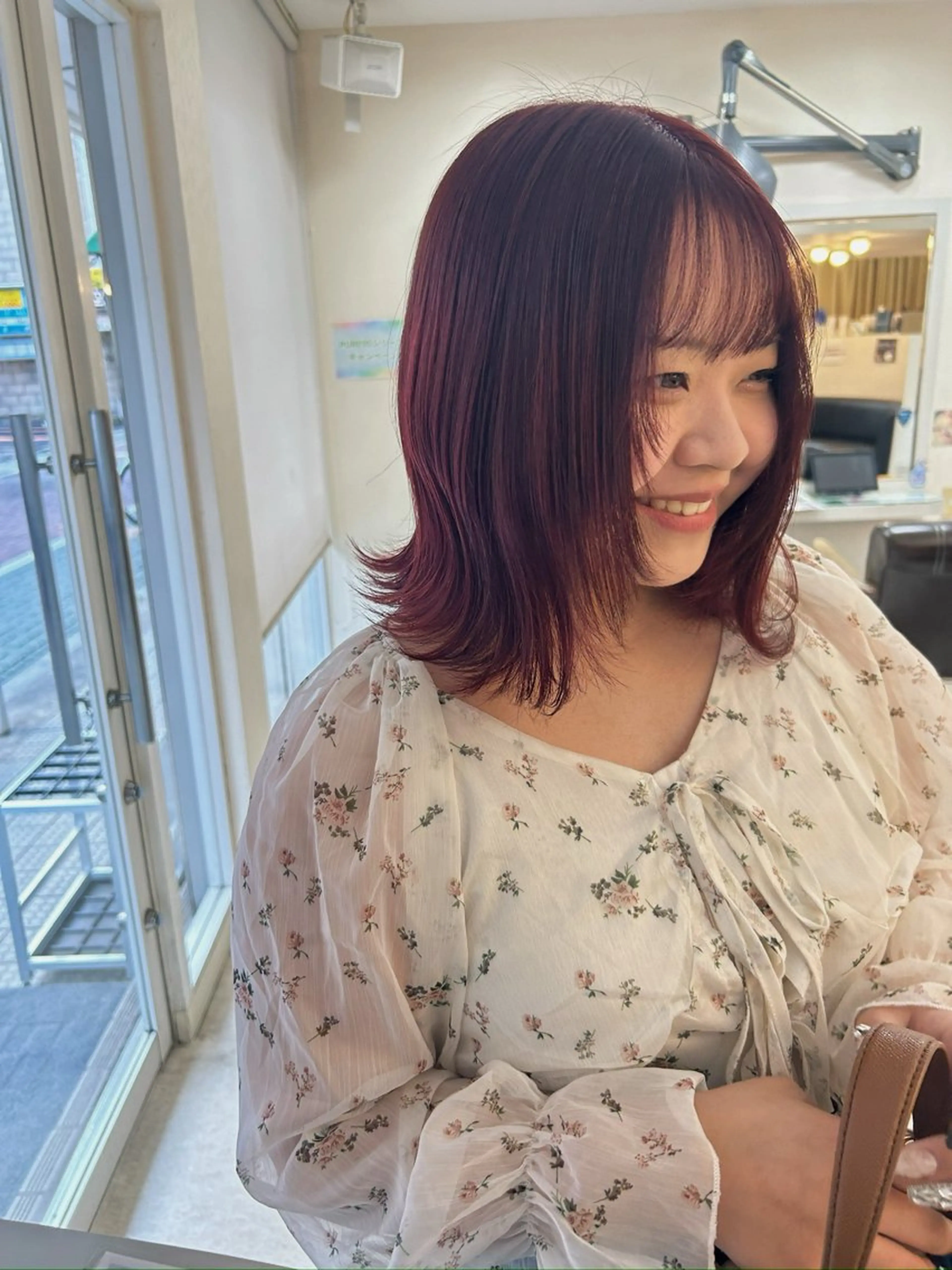 ミディアム カラー ブリーチ ダブルカラー ブリーチなしカラー レッドカラー カット ヘアカラー 秋津 琉花のヘアスタイル