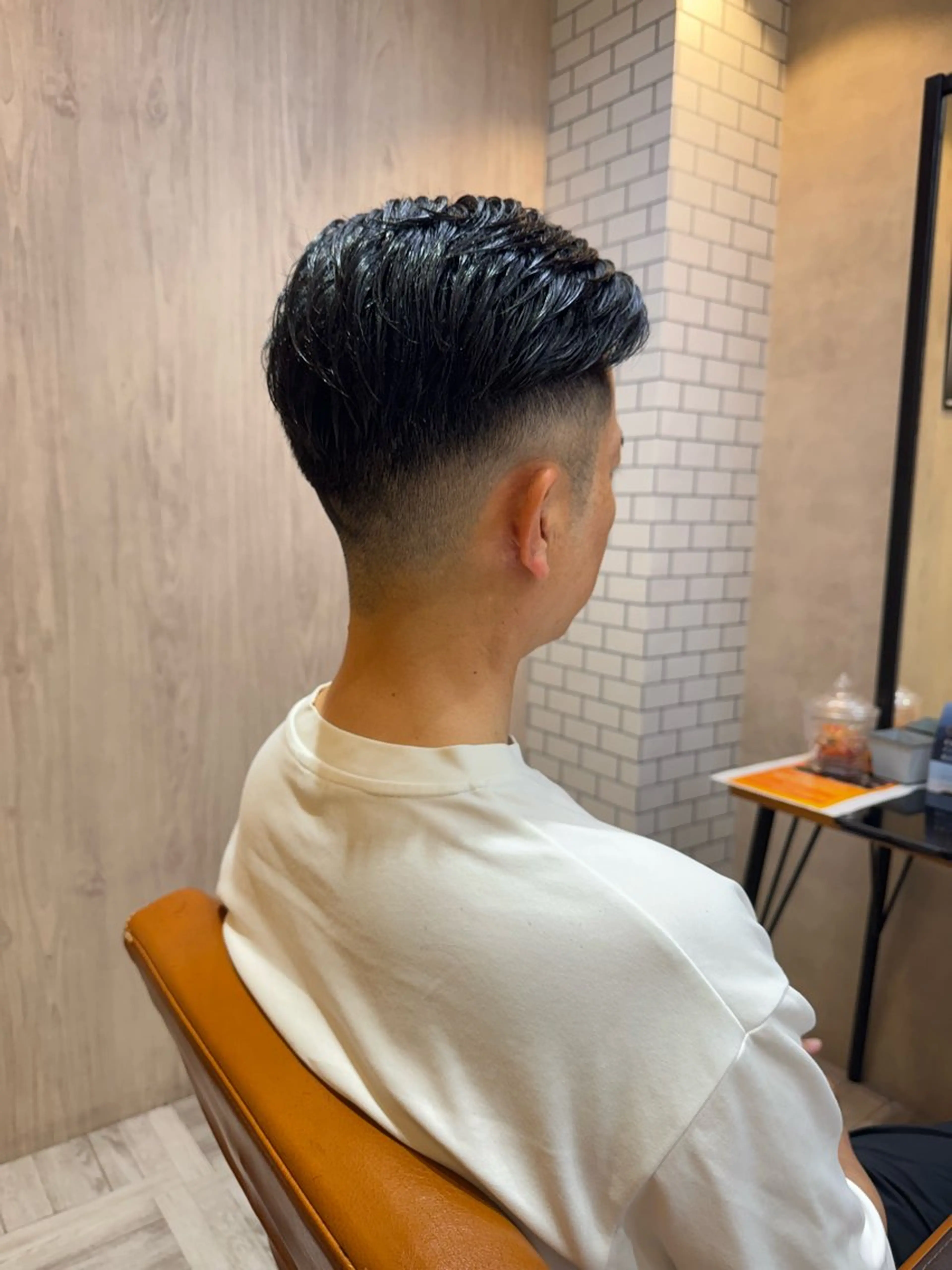 メンズ フェードカット 刈り上げ 石塚 ケンジのヘアスタイル