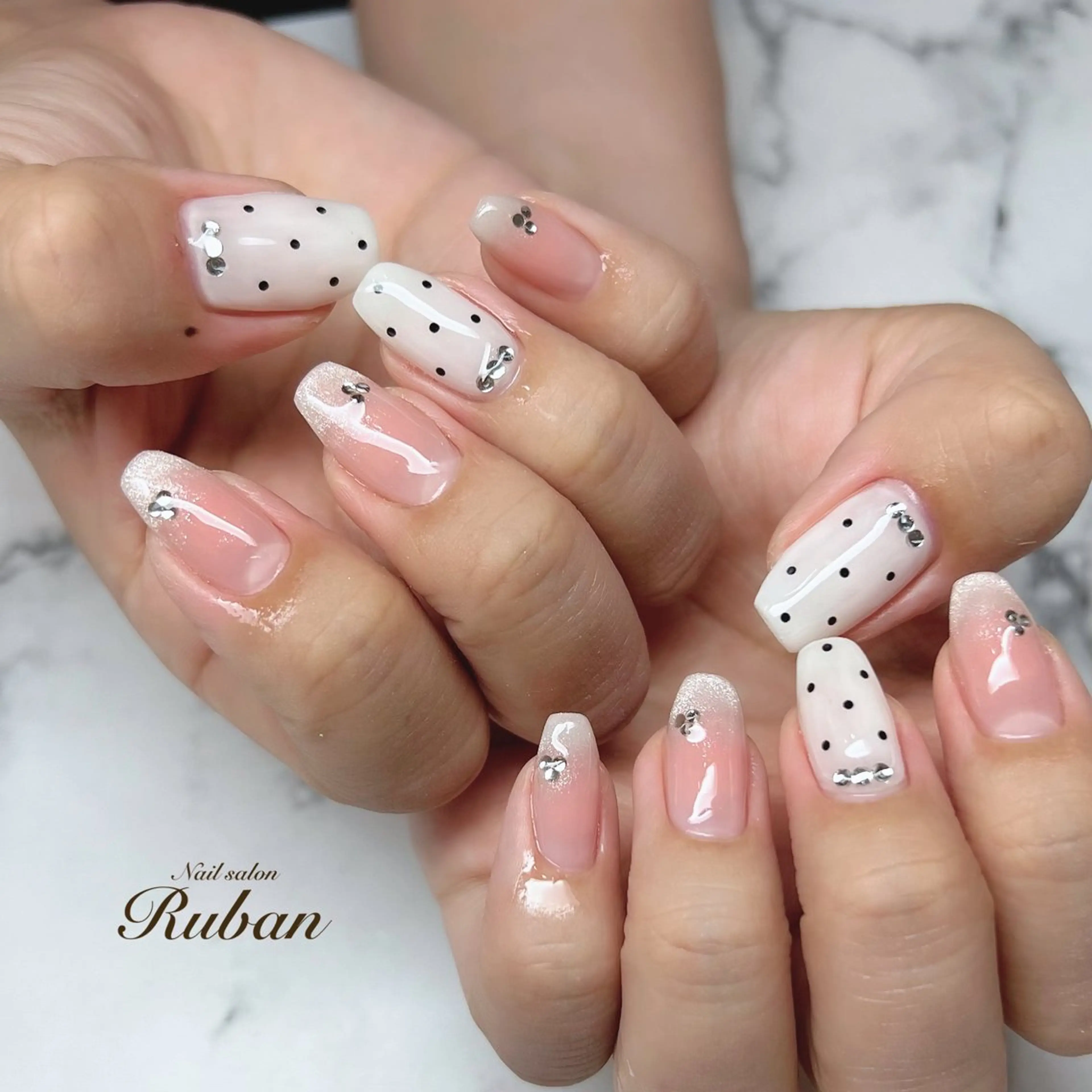 ネイル アートネイル チークネイル ドット マグネットネイル 持ち込み Nail salon Rubanのネイルデザイン