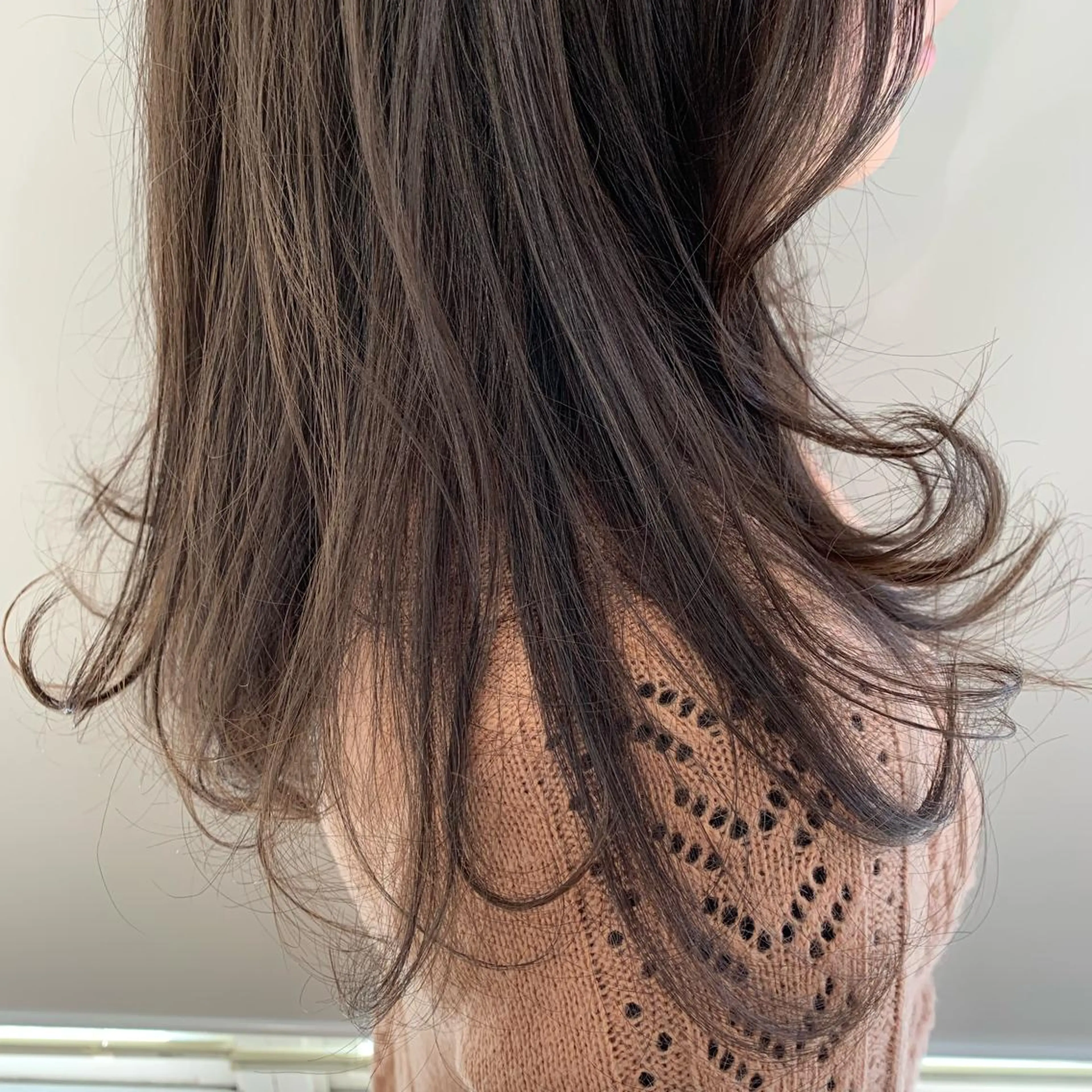 セミロング カラー パーマ ヘアアレンジ グレージュ 加藤 綾華のヘアスタイル