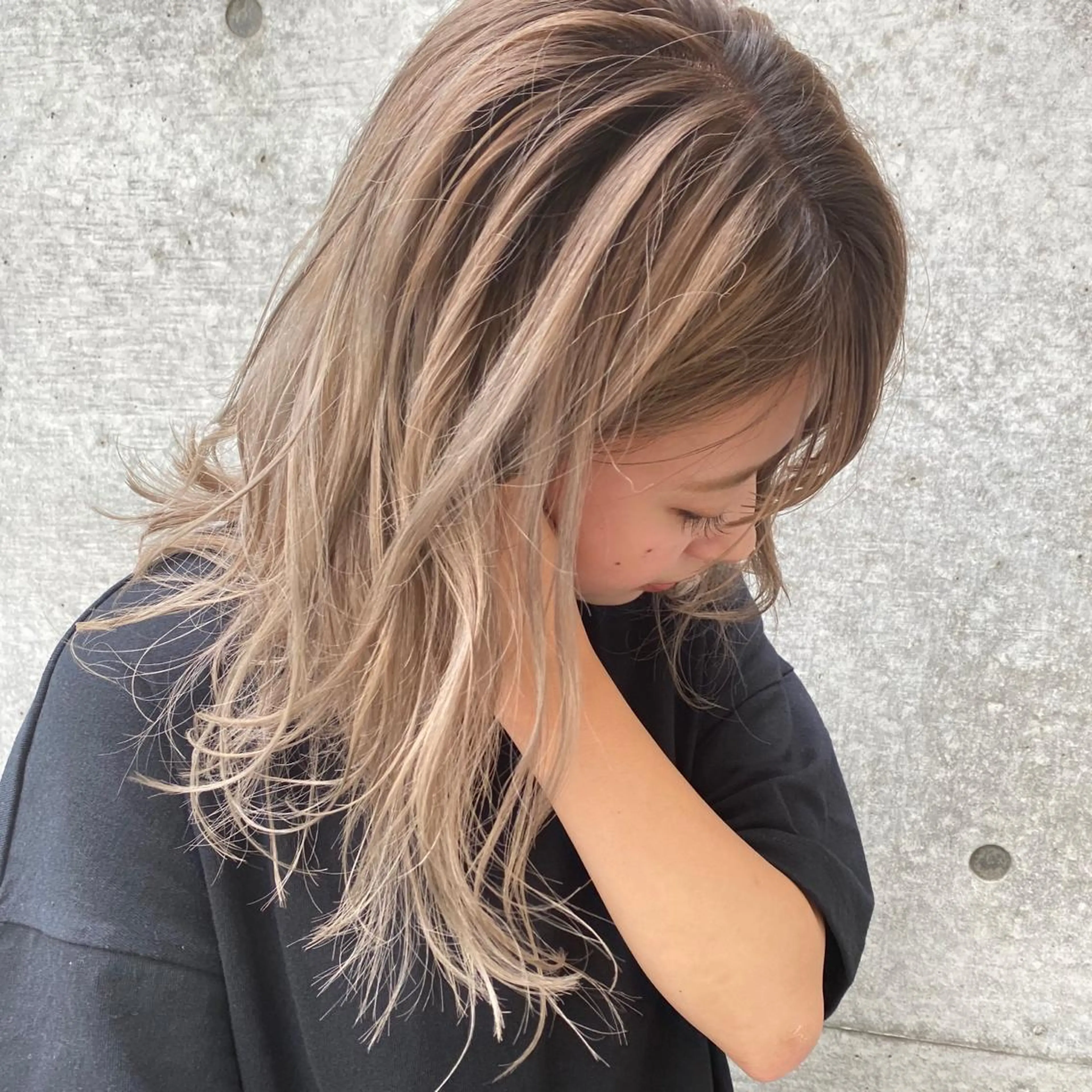 ミディアム カラー ヘアカラー トリートメント 🌱大人ハイトーン RENのヘアスタイル