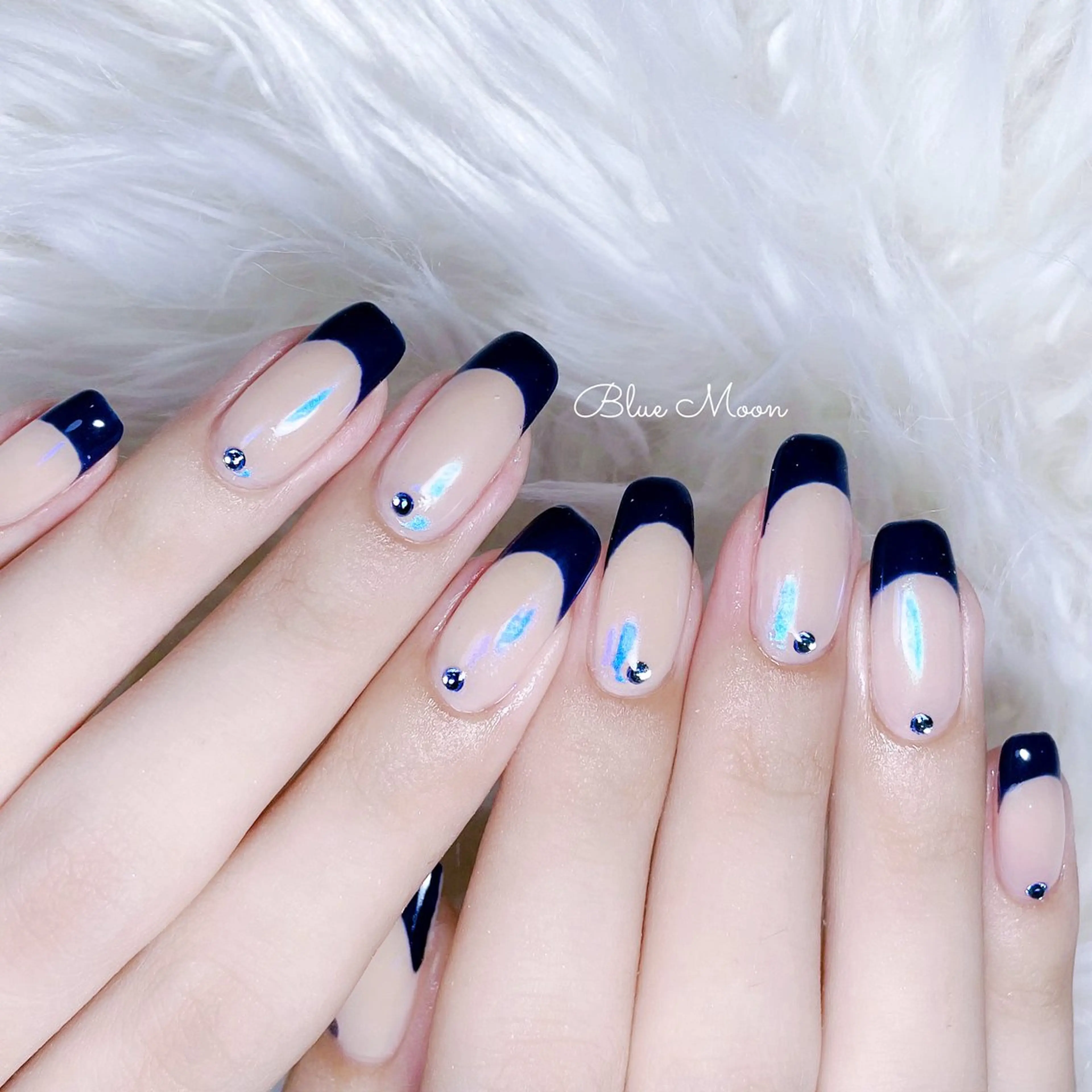 ネイル ミラーネイル ストーンネイル ハンドネイル ハンドケア nail salon Blue Moonのネイルデザイン