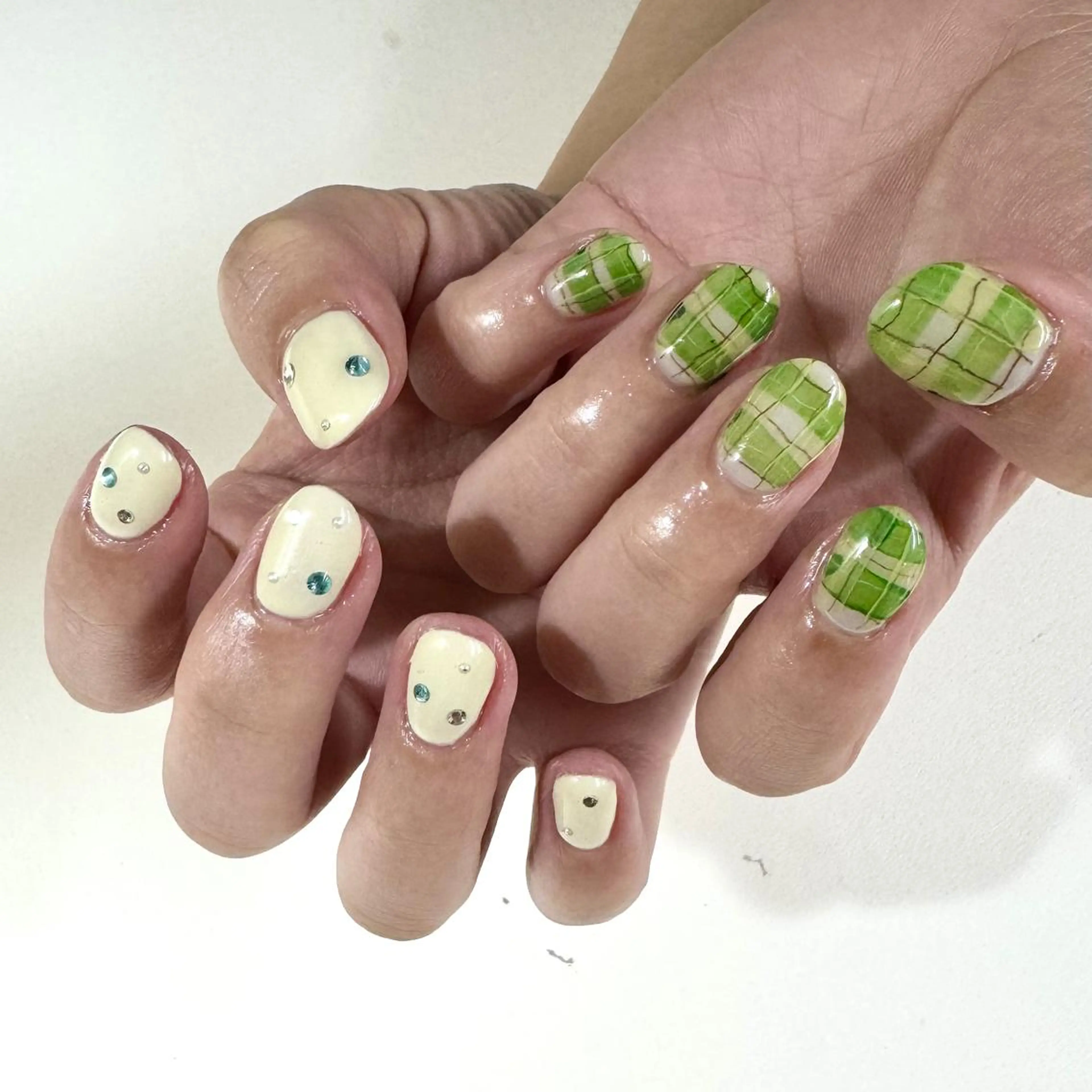 ネイル ジェルネイル 韓国ネイル ニュアンスネイル ワンホンネイル nailstudio eviz新宿店のネイルデザイン